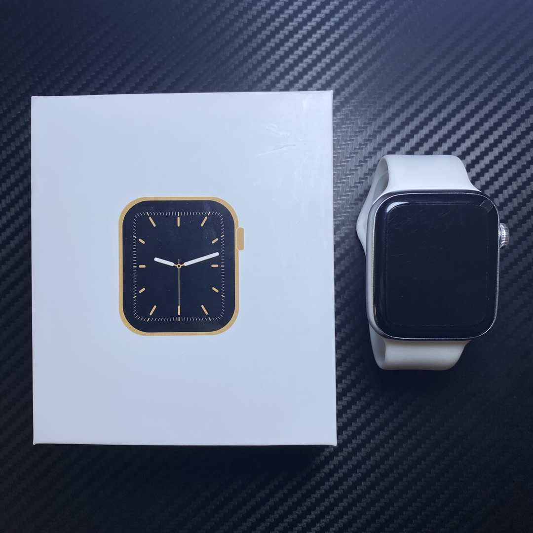 本地现货批💰120
苹果iWatch5 智能手表 升级全屏版
升级全面屏 屏占比达95% 接近原装!
外表跟原装同尺寸 表带通用 可自由更换!
支持支付宝付款 可测体温,心率,通话,音乐,拍照,计步等等24种类功能
系统支持多国语言 可供外贸出口!
配件清单# 表盘+硅胶表带+说明书+磁吸充电线
售后保修三个月 外观不磨损 屏幕保护膜不撕开可退换!