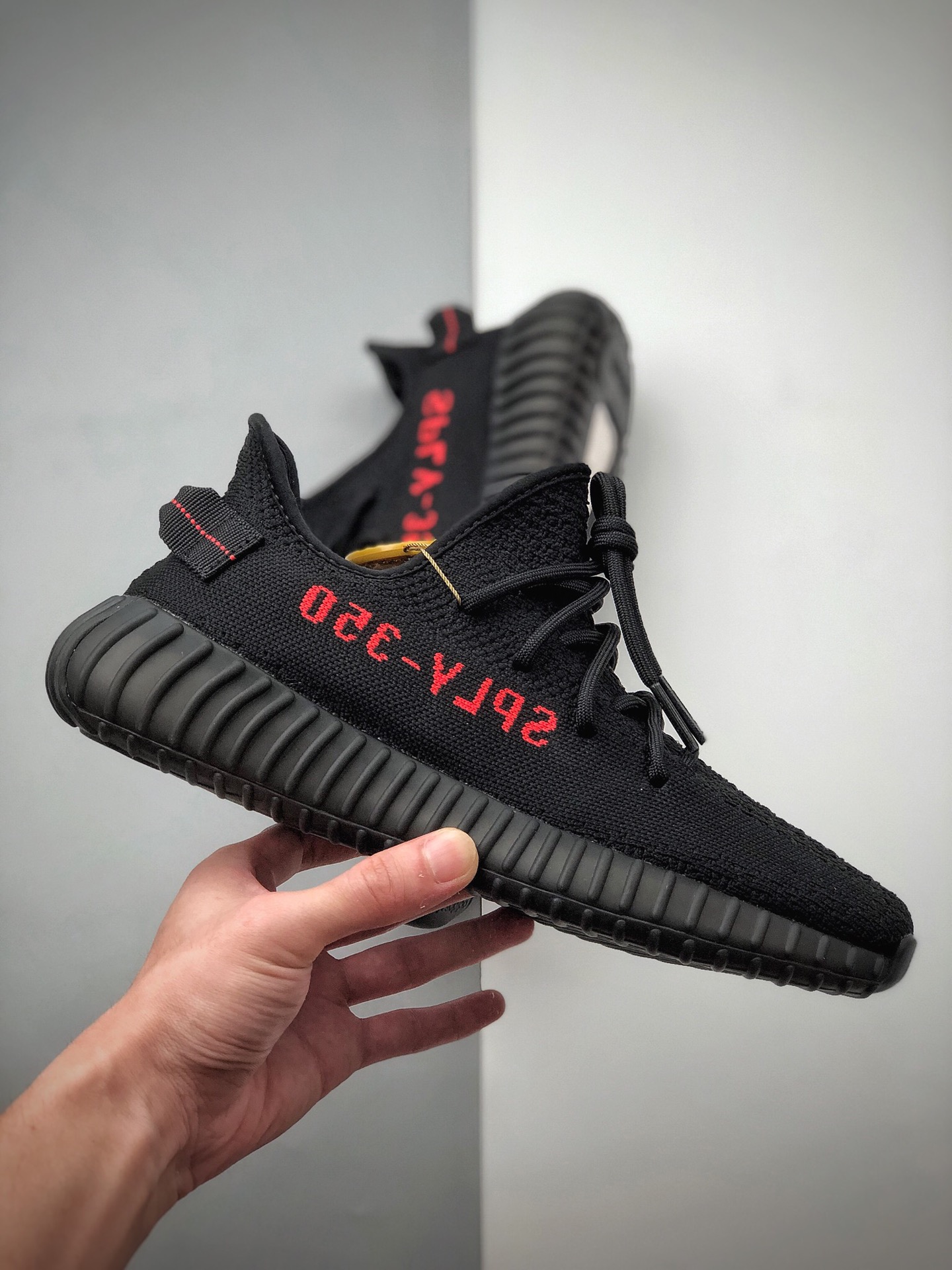 330 Adidas YEEZY 350 V2 黑红字 CP9652