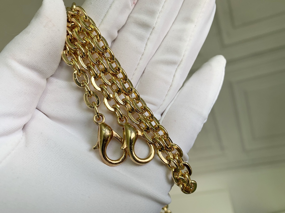 Felicie手袋 - 漆皮牛皮の優雅なデザインと実用性