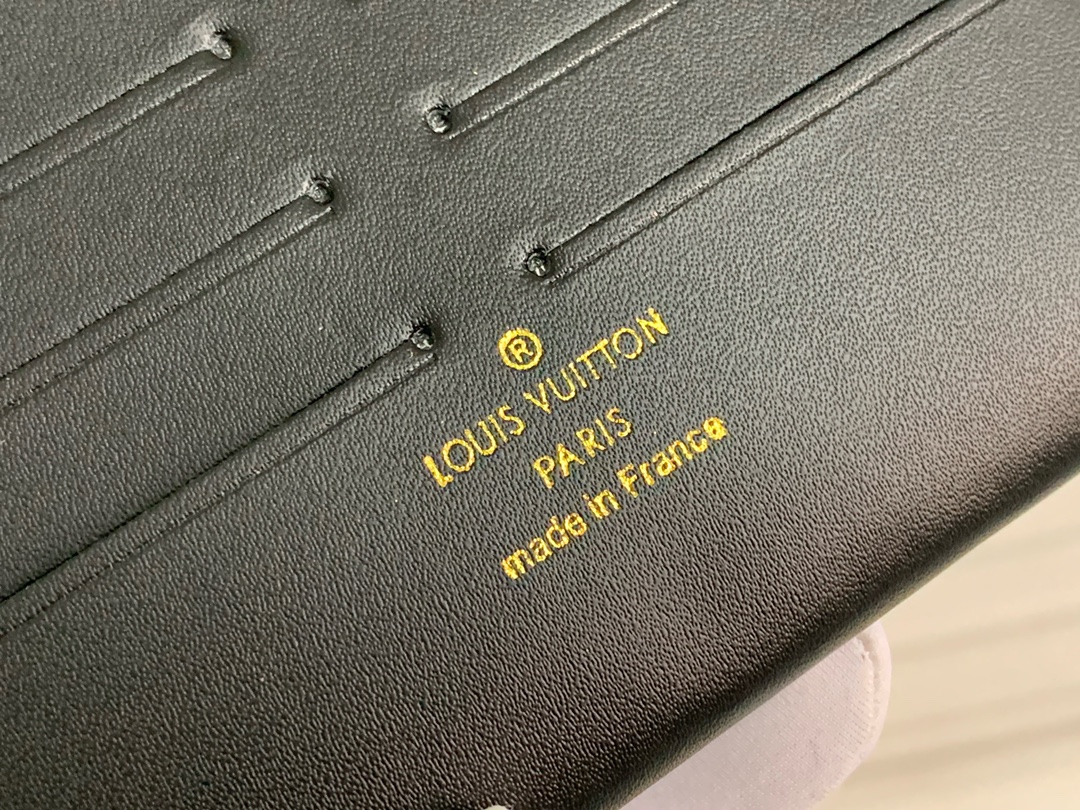 Felicie手袋 - 漆皮のエレガントなデザインと収納力