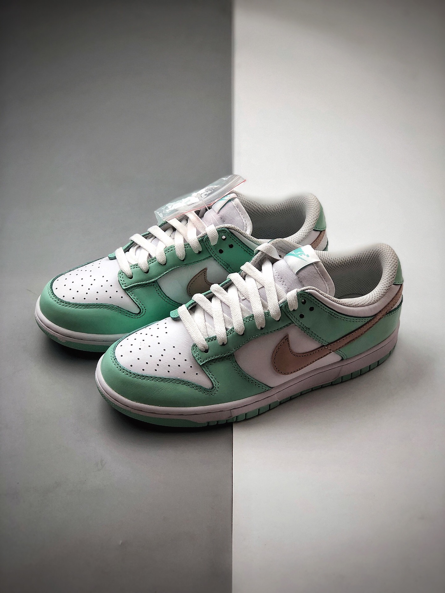 340 男女鞋Nike SB Dunk Low SP”Grey Fog/White”扣篮滑板板鞋“薄荷绿嫩巴黎” 货号：CU1726-111