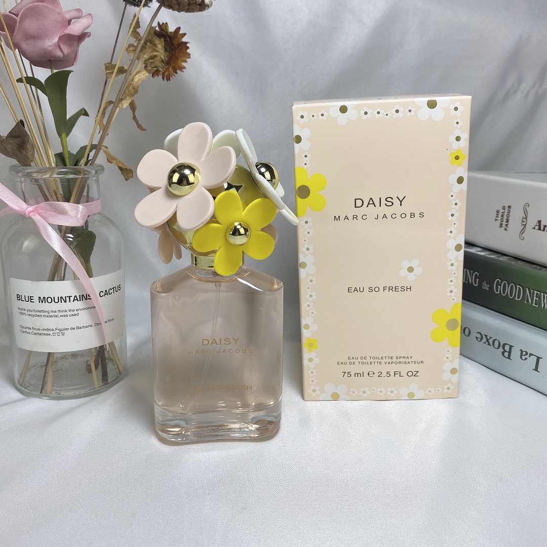 60. Marc Jacobs Daisy Eau de Toilette 75ml 🔜 calidad 1:1❗️🔻Marc Jacobs Daisy 女性淡香水 75ml 香调：清甜花果香 前味：覆盆莓、红葡萄柚、青翠绿叶、洋梨 …
