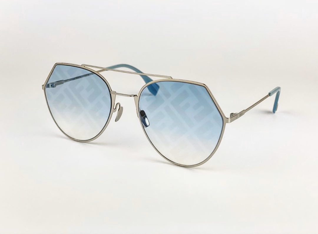  Fendi 
ModFF0329
简简单单就感觉很高级
Size53-20-140
