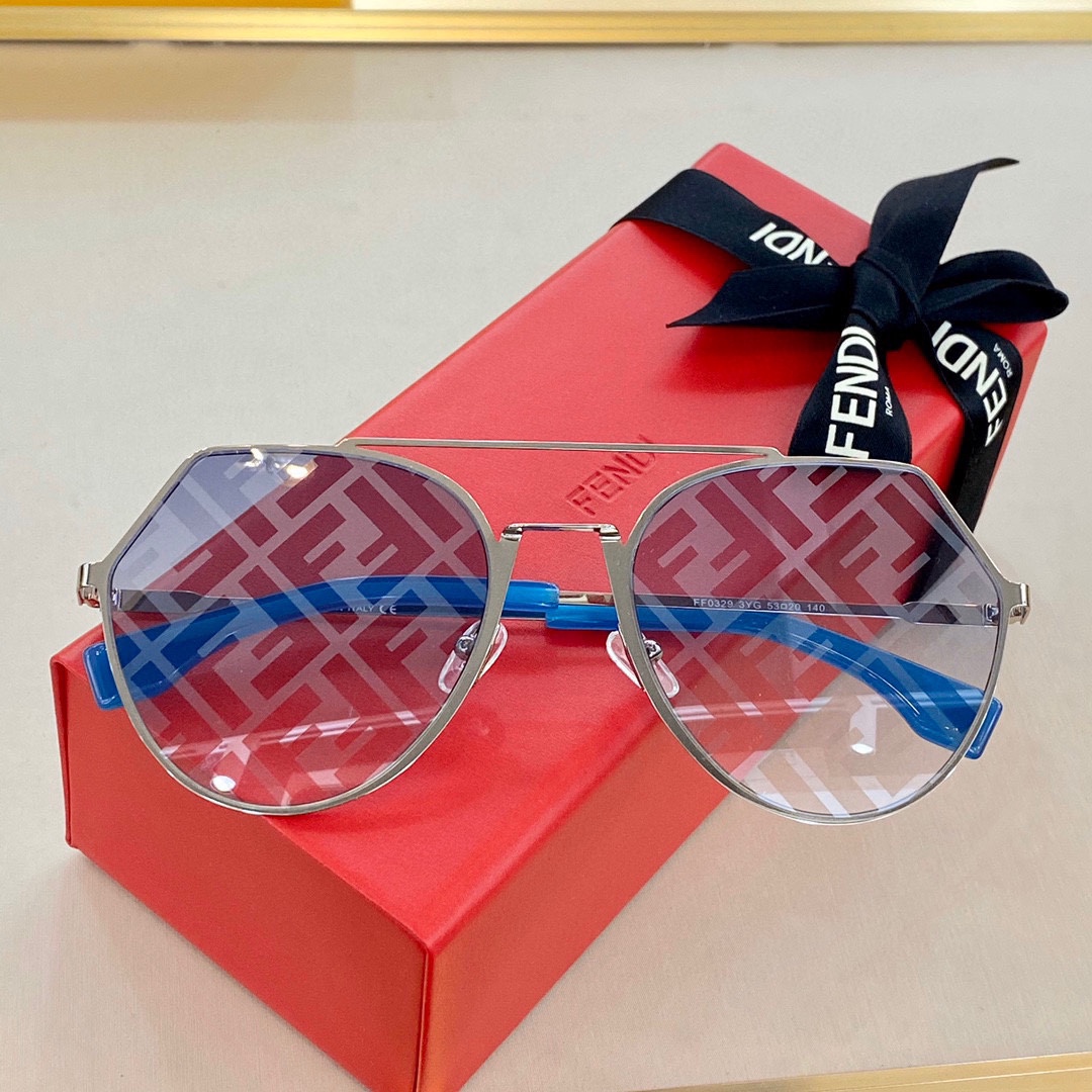  Fendi 
ModFF0329
简简单单就感觉很高级
Size53-20-140
