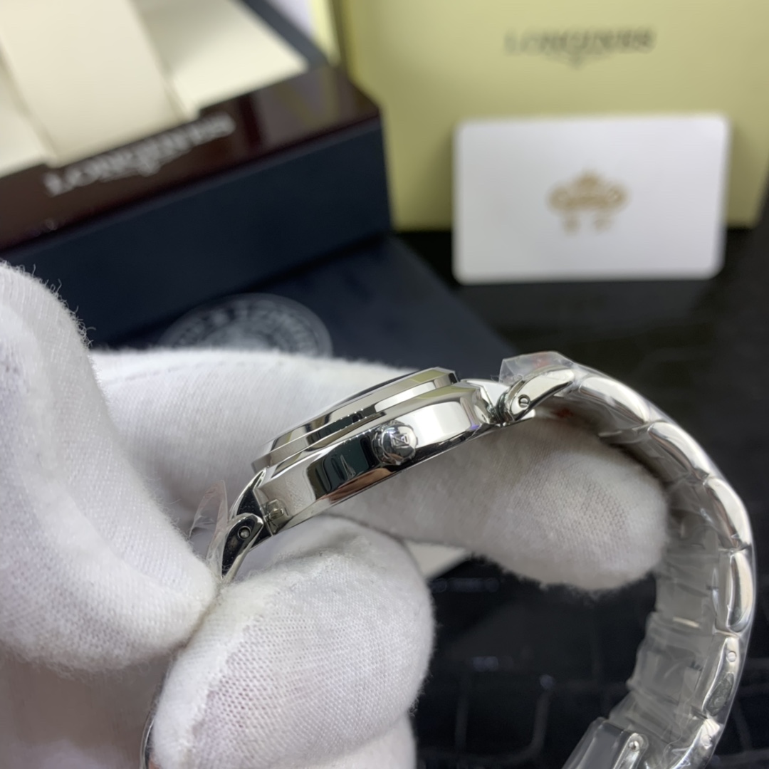 Longines 皇家 浪琴心月月相女款贝壳表盘腕表