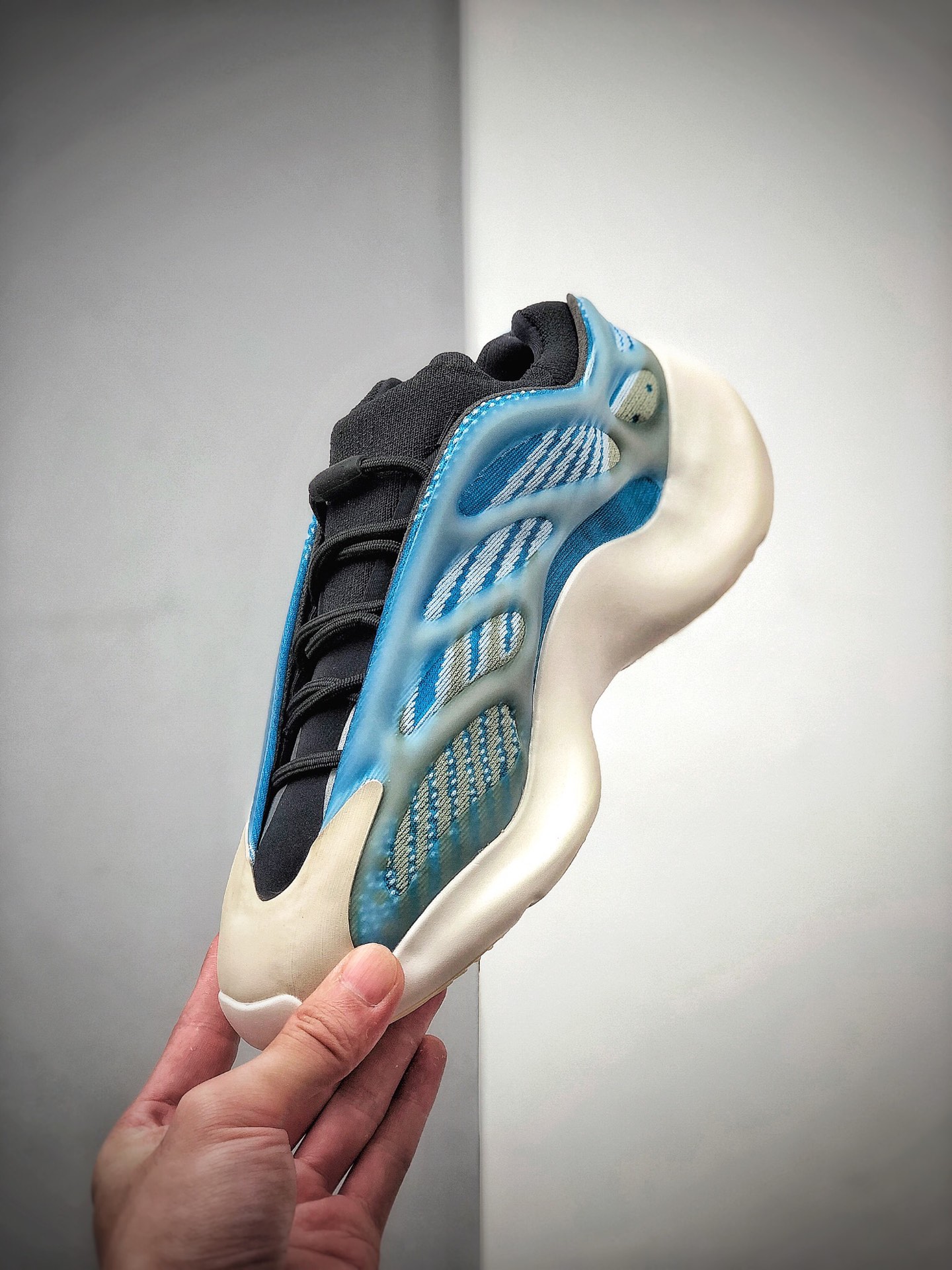 260 椰子700 V3 异形 蓝白色 Yeezy 700 V3 “Azael” G54850