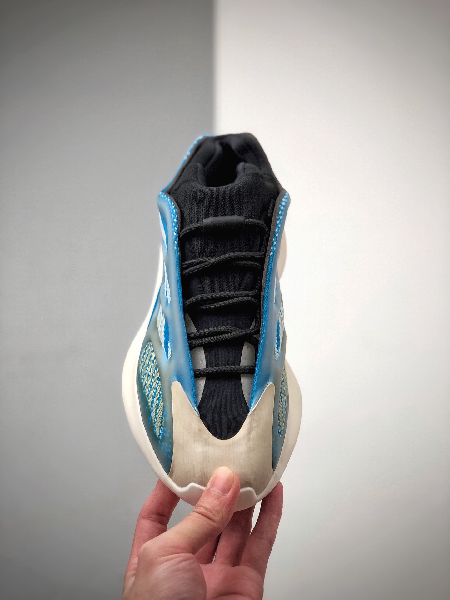 260 椰子700 V3 异形 蓝白色 Yeezy 700 V3 “Azael” G54850