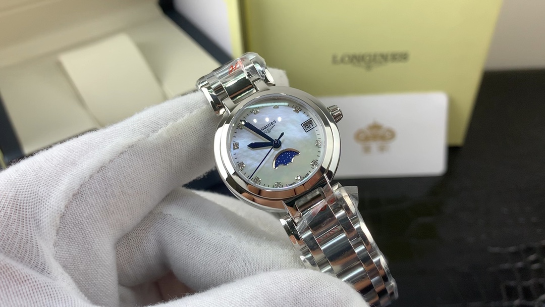 Longines 皇家 浪琴心月月相女款贝壳表盘腕表视频欣赏