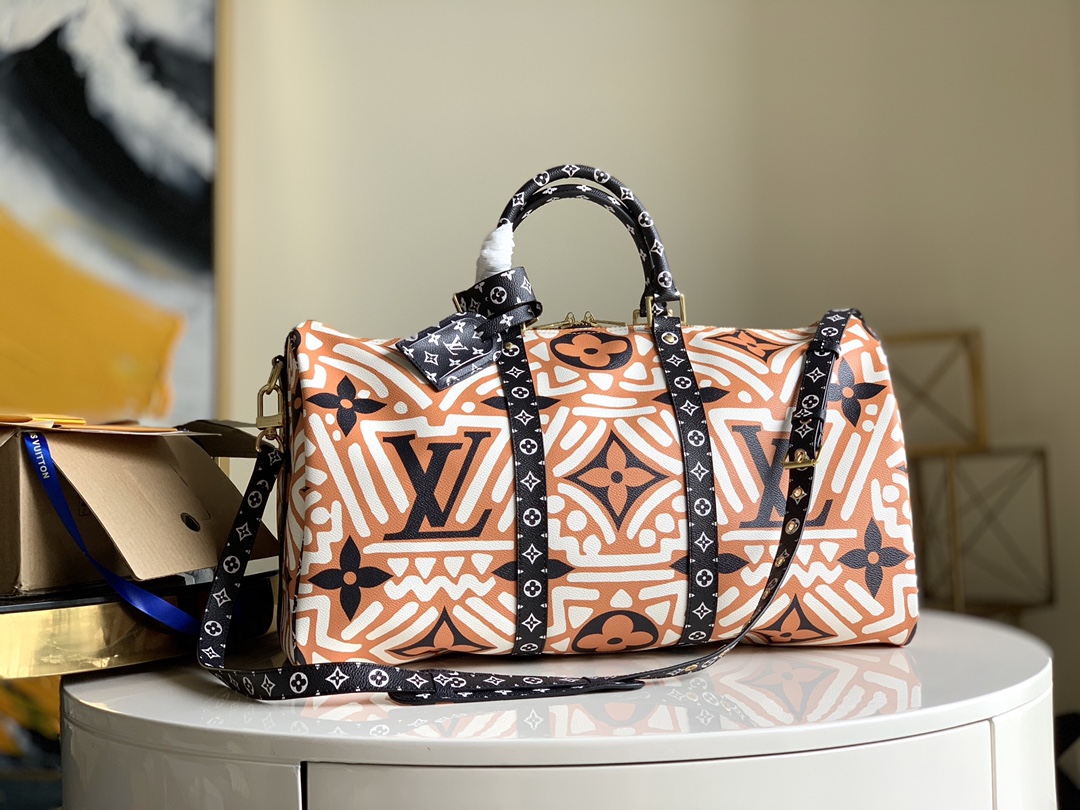 NO:396007,【M45473】This Keepall Bandoulière 45 travel bag uses Monogram Giant canvas to display the ingenious superimposed Monogram pattern and Octavia geometric print, reinventing the brand's classic soft travel bag. It is abundance of space and is light and flexible, making it an ideal choice for short trips. Size 45.0 x 27.0 x 20.0 cm G.,LV [original leather],louis vuitton19860909【M45473】本款 Keepall Bandoulière 45 旅行袋以 Monogram Giant 帆布展现超大 Monogram 图案与明锐几何印花的巧思叠加,焕新演绎品牌经典软质旅行袋.充裕空间不失轻盈灵活,是短途旅行的理想之选.尺寸45.0 x 27.0 x 20.0 厘米 G.,LV【原厂皮】,louis vuitton,Bag
