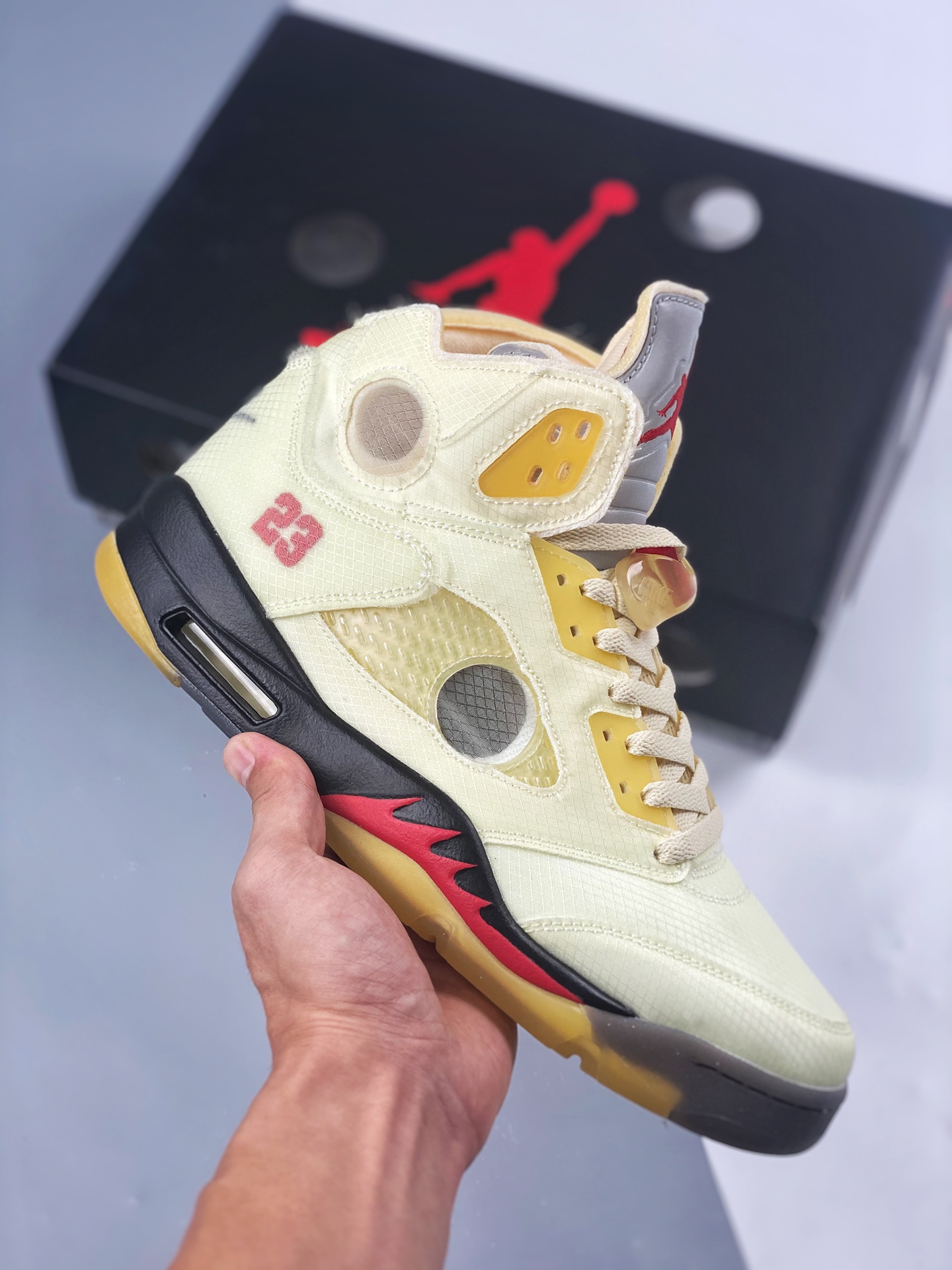 Apoyo contra reembolso OFF-WHITE x Air Jordan 5 “Sail” AJ5: esta versión Sail en color blanco hueso utiliza u…