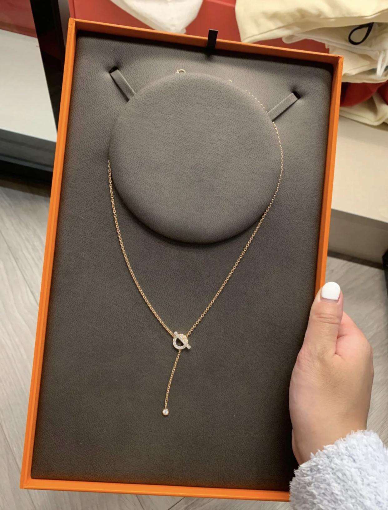 NO:632336,The jewelry of the H family is beyond imagination. The main reason is that the inlay method of this series makes the diamonds stand out particularly round and shiny, and the arrangement is also very beautiful. Rose gold and diamonds are already the first choice for bag distribution. The exquisite pig girl has already brought the latest finesse rose gold series, Cardia high-end jewelry.19860909H家的珠宝,超越想象的美丽主要是这系列的镶嵌方式让钻凸显得特别圆润特别闪,排列的也很好看.玫瑰金配钻石,已经是拿包配货首选啦精致的猪猪女孩早就带上了最新的finesse玫瑰金系列,,卡迪亚高端饰品,Jewelry