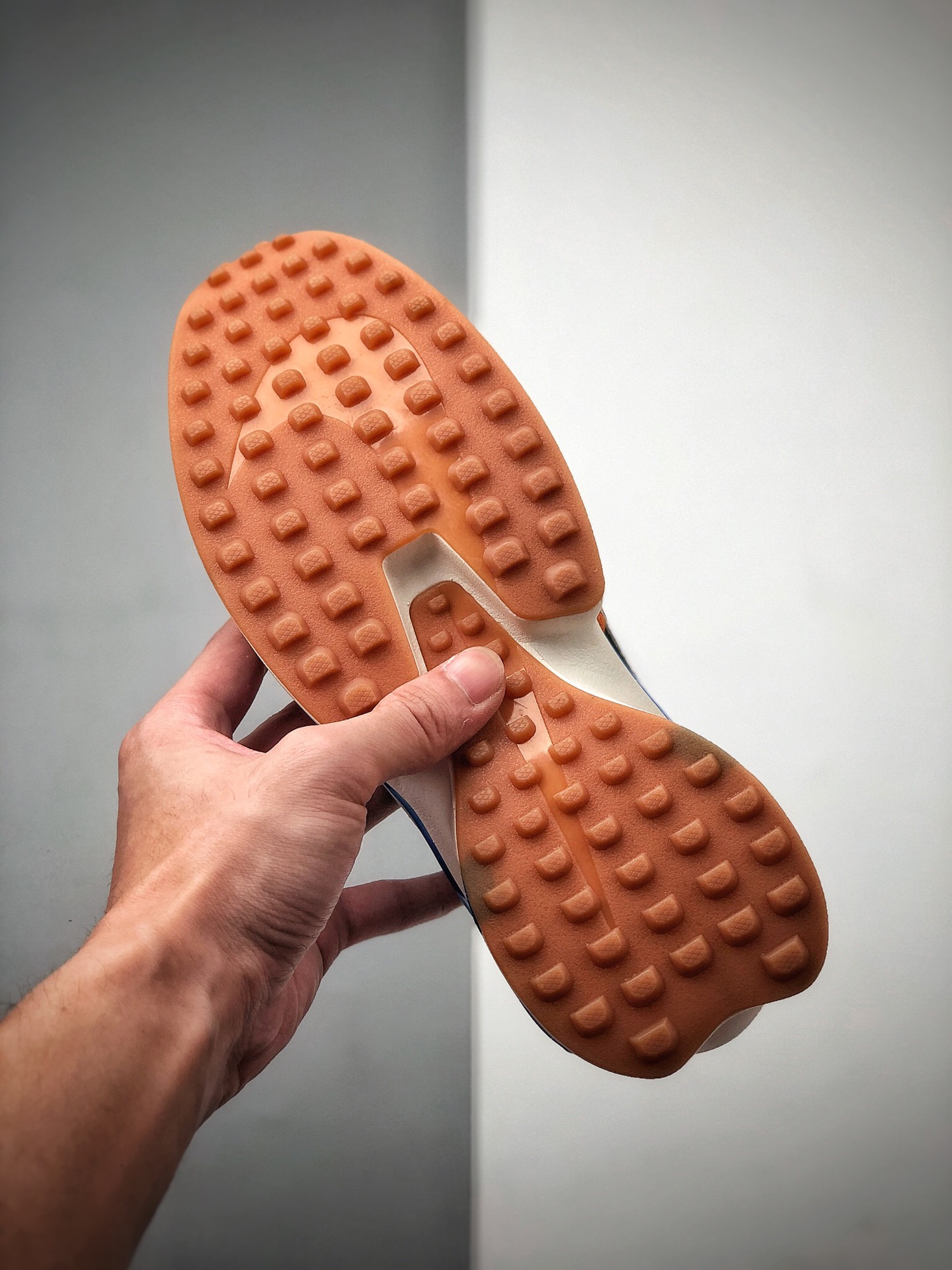 250 公司级Nike D/MS/X  Waffle “Starfish”采用了流线型的中底造型CQ0205-800