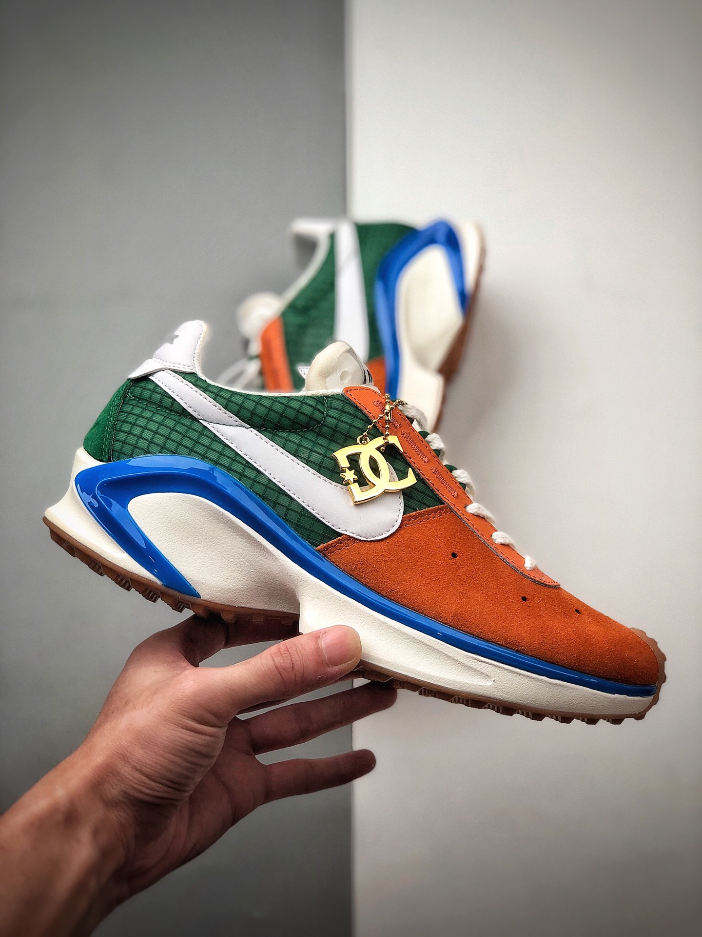 250 公司级Nike D/MS/X  Waffle “Starfish”采用了流线型的中底造型CQ0205-800