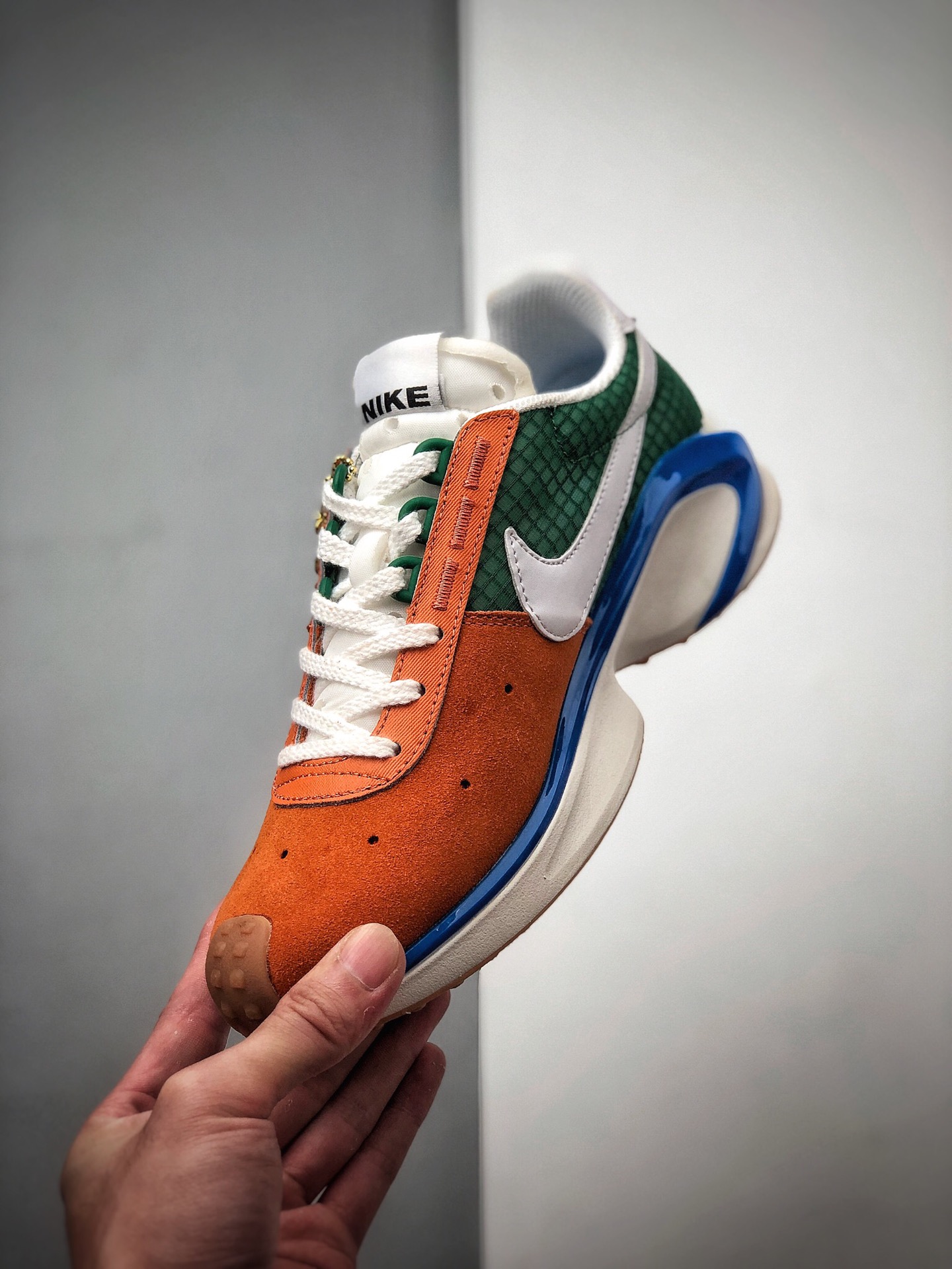 250 公司级Nike D/MS/X  Waffle “Starfish”采用了流线型的中底造型CQ0205-800