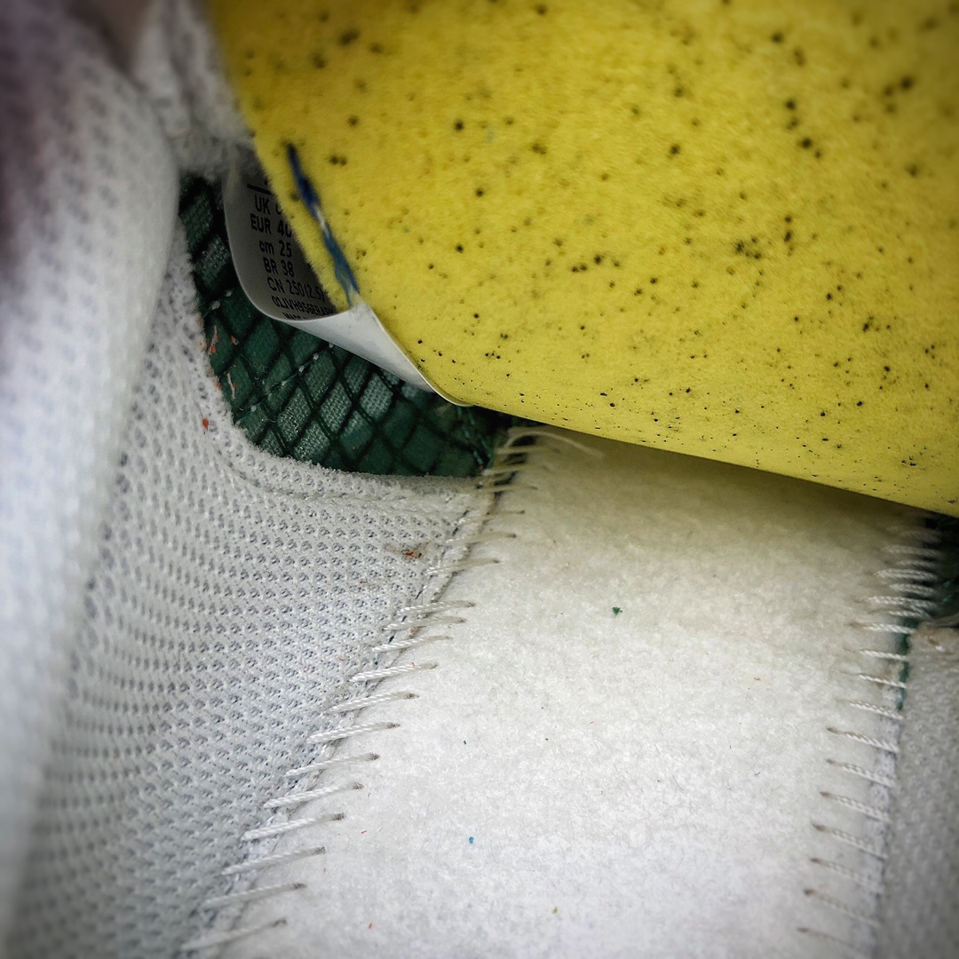 250 公司级Nike D/MS/X  Waffle “Starfish”采用了流线型的中底造型CQ0205-800