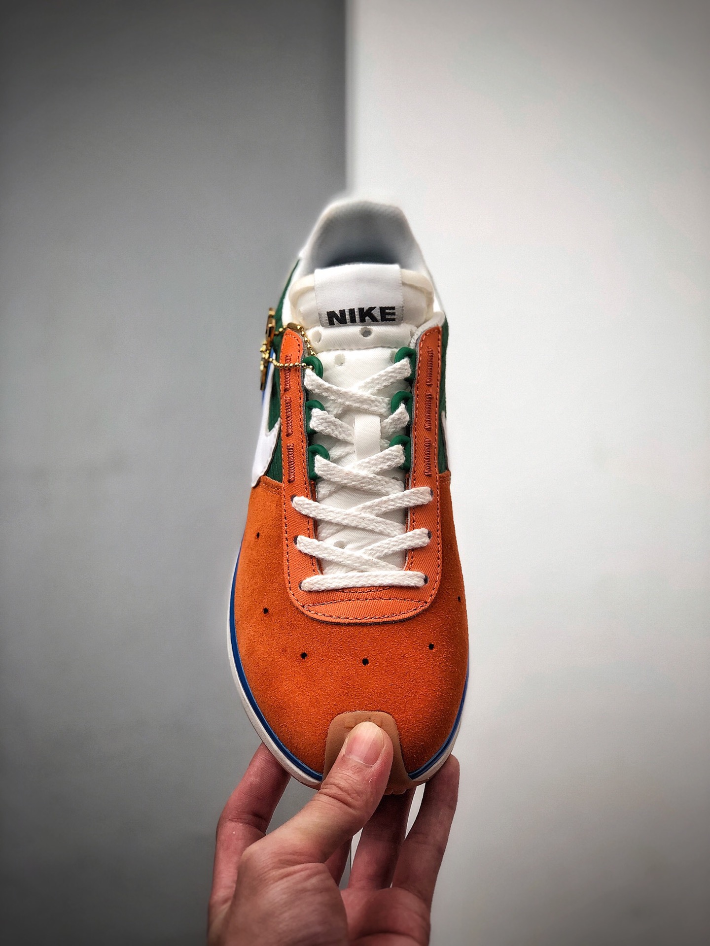 250 公司级Nike D/MS/X  Waffle “Starfish”采用了流线型的中底造型CQ0205-800
