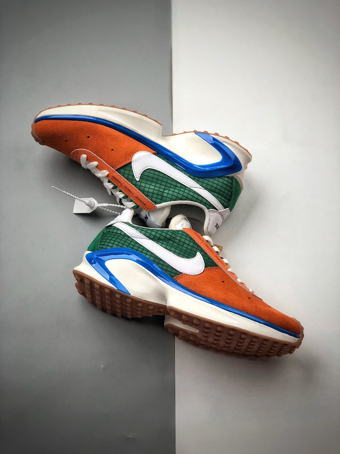 250 公司级Nike D/MS/X  Waffle “Starfish”采用了流线型的中底造型CQ0205-800