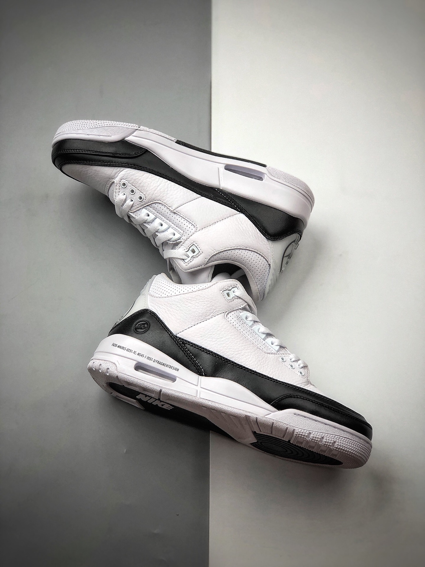460 乔丹3代 藤原浩 闪电联名 Fragment Design x Air Jordan 3 货号：DA3595-100