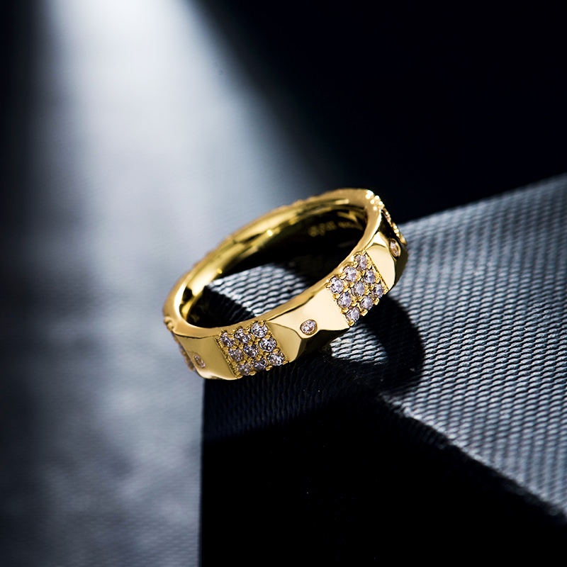 💰80 高品质❗Apm monaco 新款几何铆钉半钻戒指！这一期的系列融合了丰富靓丽色彩与几何设计，为混搭时尚营造更多的摩登感，造型各异，让你的时尚风格更添加话题性跟趣味～可以多款叠戴码数678