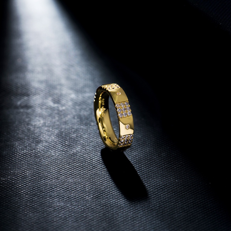 💰80 高品质❗Apm monaco 新款几何铆钉半钻戒指！这一期的系列融合了丰富靓丽色彩与几何设计，为混搭时尚营造更多的摩登感，造型各异，让你的时尚风格更添加话题性跟趣味～可以多款叠戴码数678