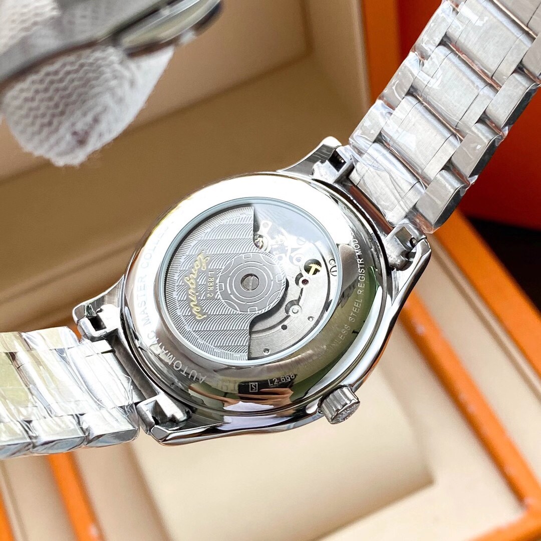 💰260。皮带品牌： 浪琴-LONGINES  名匠系列类型：情侣对表表壳：316精钢（做工优质）表带：进口小牛皮/316精钢（两种可选）机芯：高级定制全自动机芯（走时精准）玻璃：高级矿物质玻璃镜面（防划花）尺寸：男直径39mm，厚度11mm，女直径33mm，厚度11mm🔥顶级出品 精品不断🔥