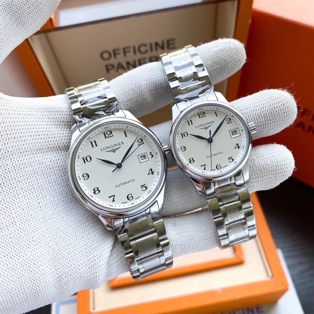 💰260。皮带品牌： 浪琴-LONGINES  名匠系列类型：情侣对表表壳：316精钢（做工优质）表带：进口小牛皮/316精钢（两种可选）机芯：高级定制全自动机芯（走时精准）玻璃：高级矿物质玻璃镜面（防划花）尺寸：男直径39mm，厚度11mm，女直径33mm，厚度11mm🔥顶级出品 精品不断🔥