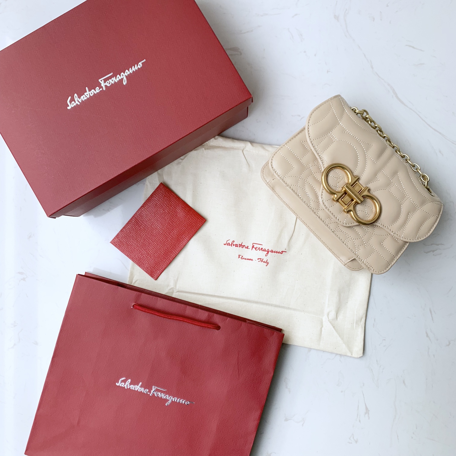 Ferragamo Small nude powder