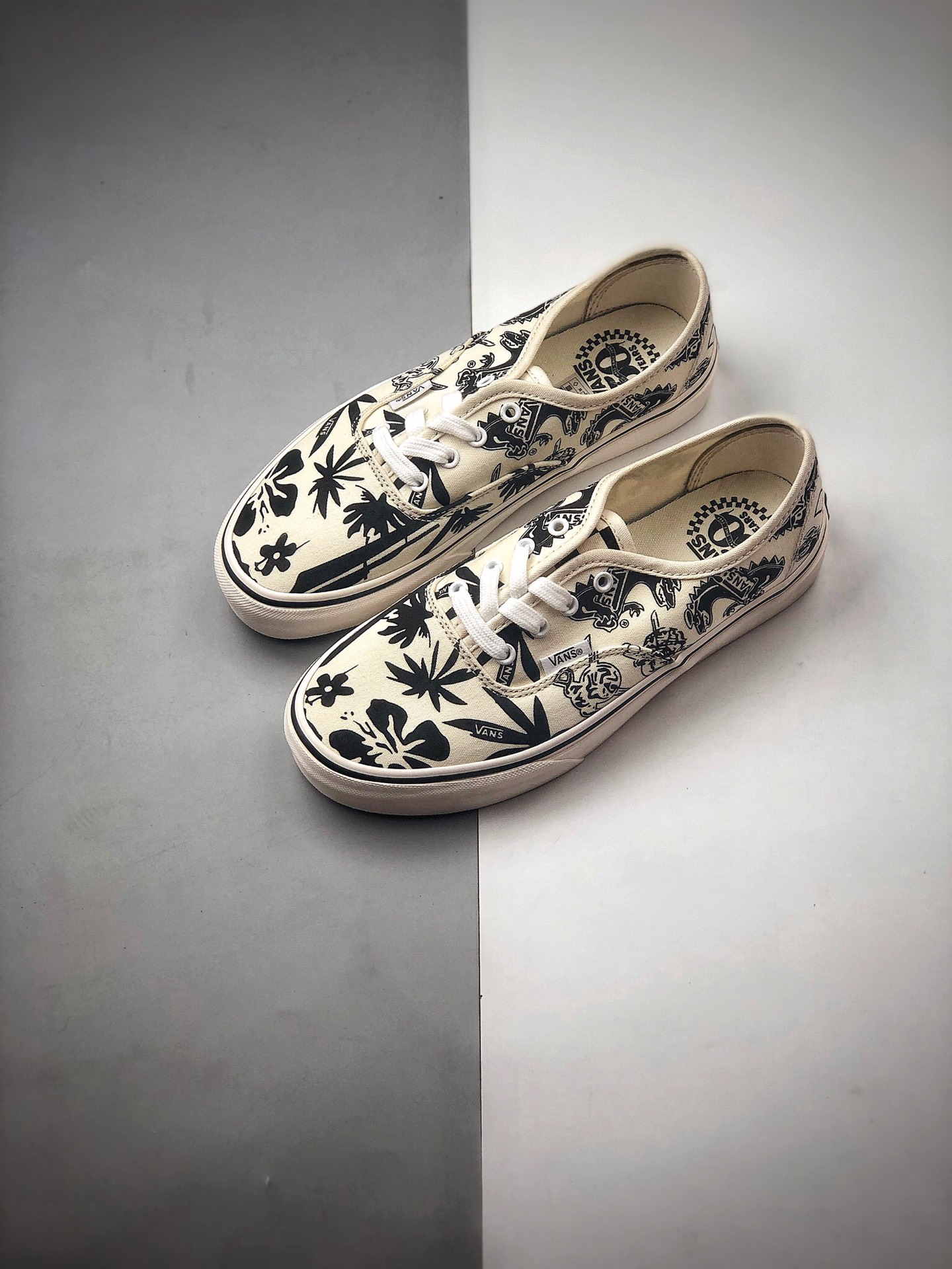150  小红书推荐榜第一名 ！神仙百搭配色！Vans Authentic ”Family”黑白帆布