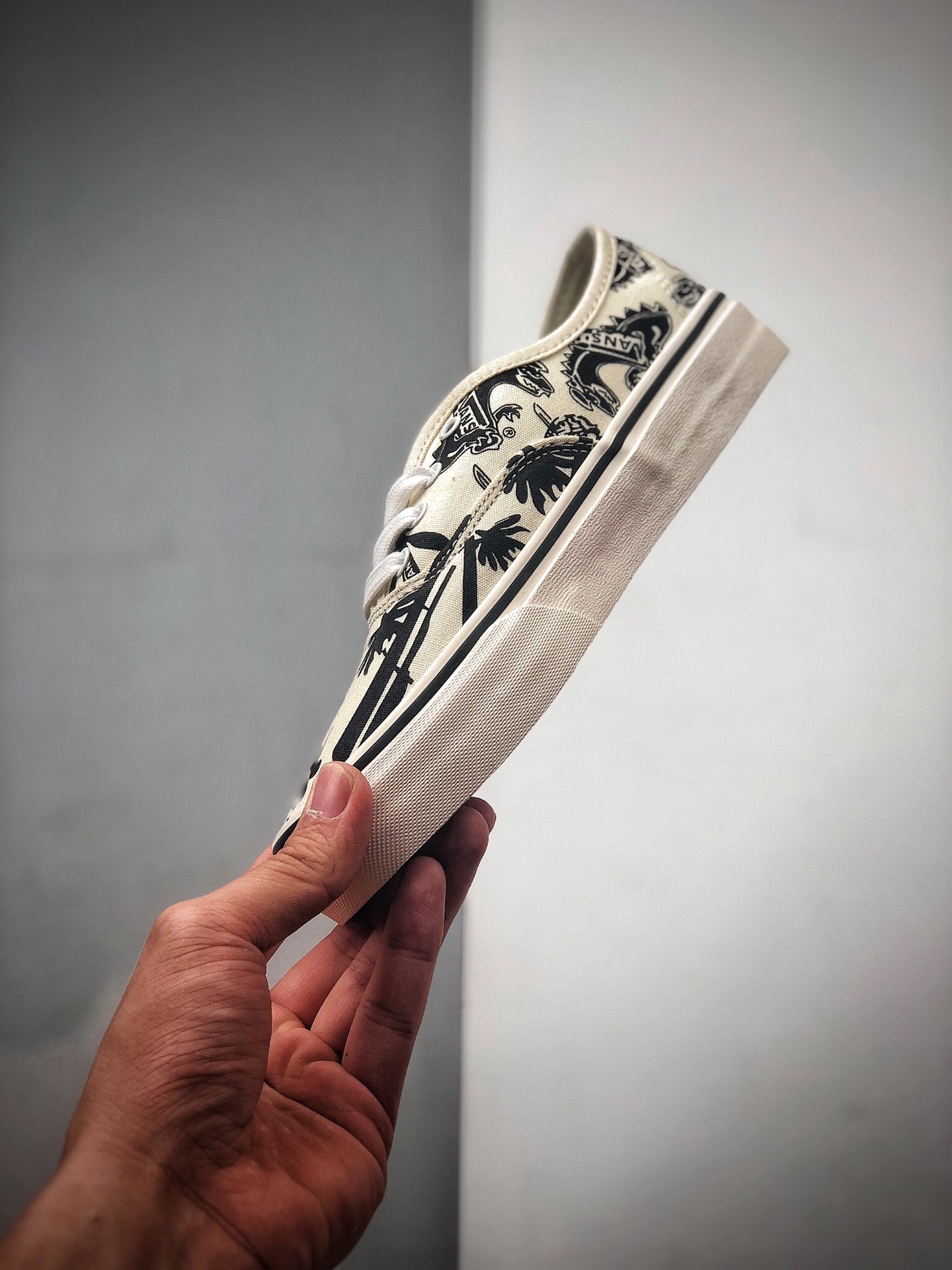 150  小红书推荐榜第一名 ！神仙百搭配色！Vans Authentic ”Family”黑白帆布