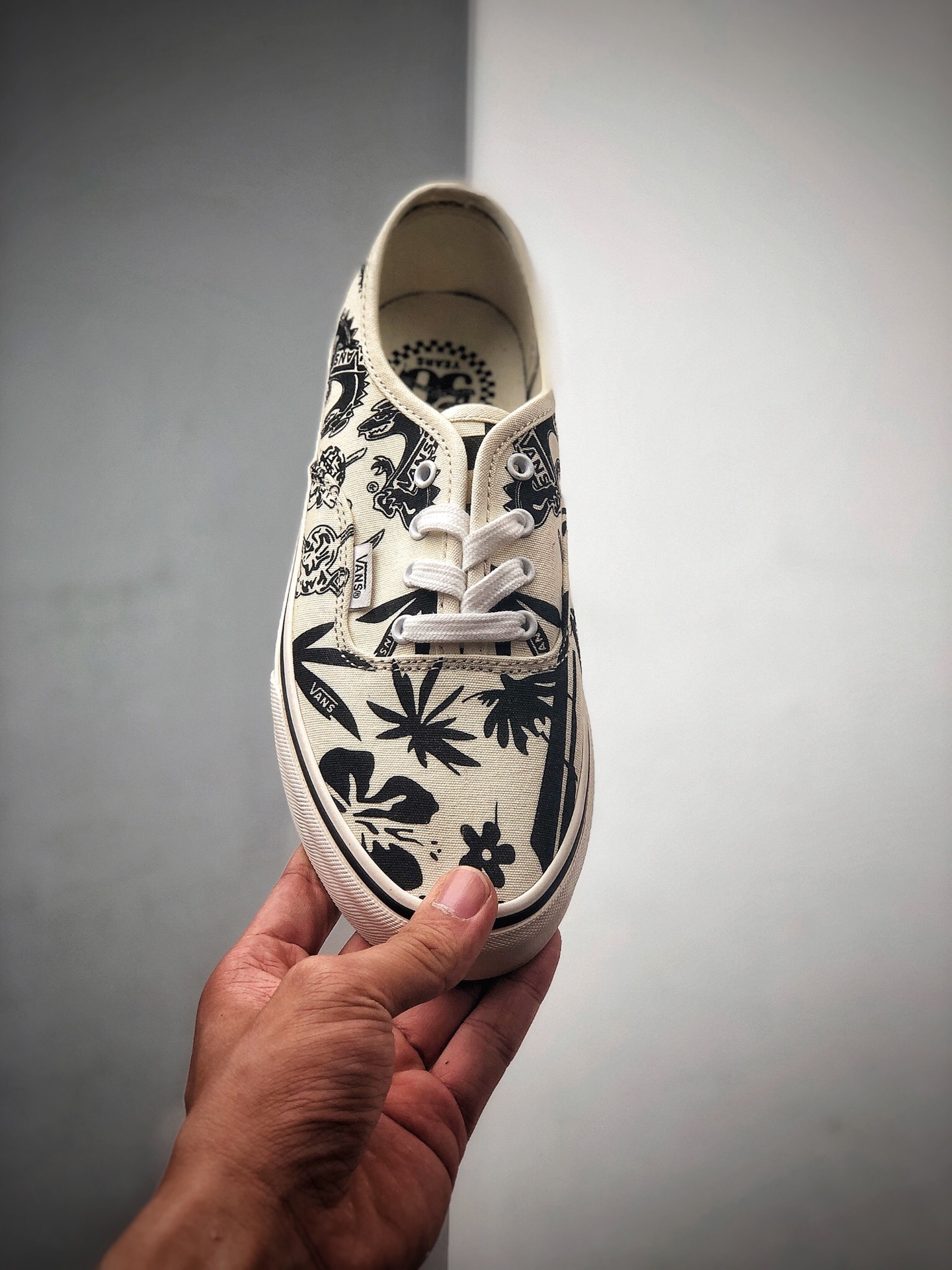 150  小红书推荐榜第一名 ！神仙百搭配色！Vans Authentic ”Family”黑白帆布