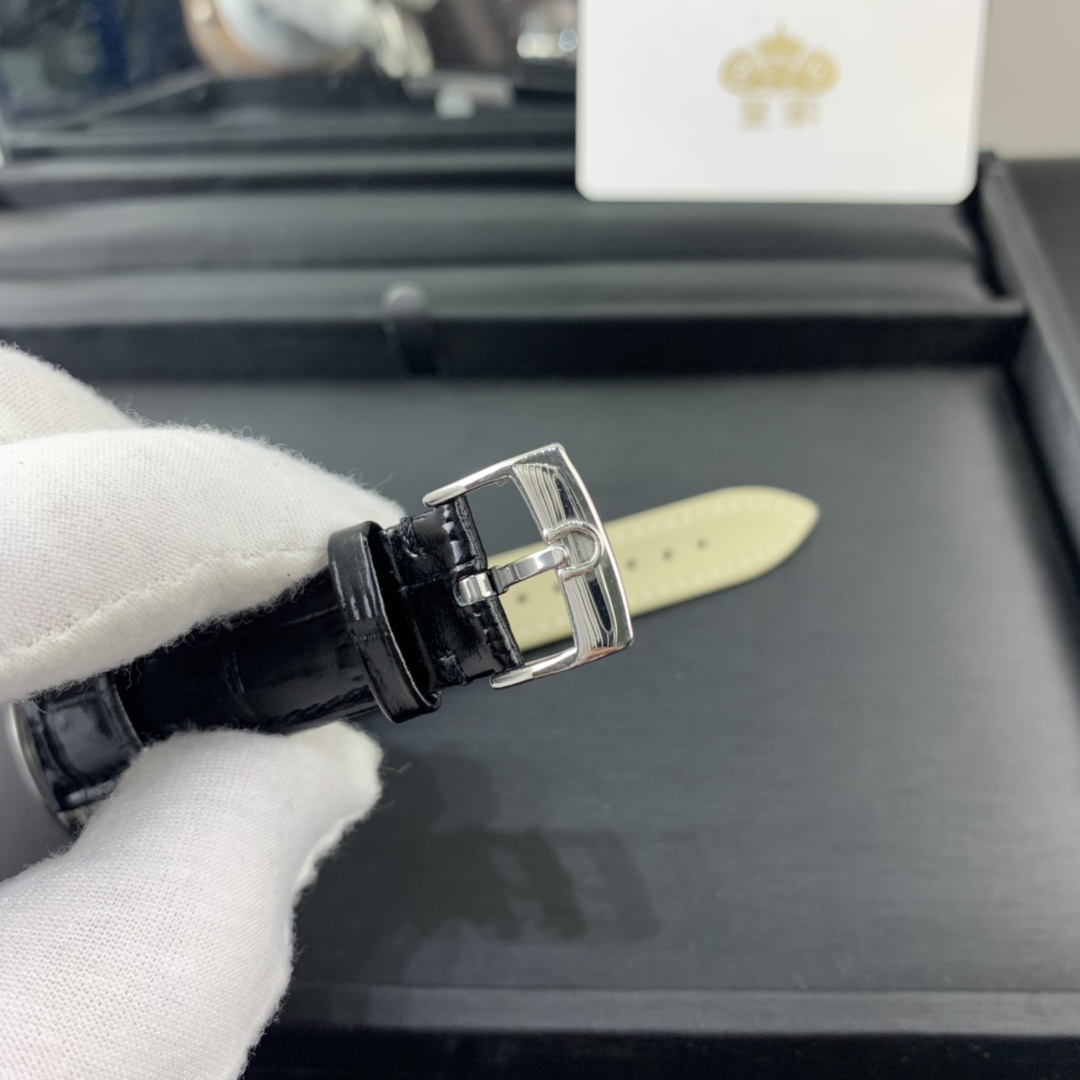 Omega 皇家 欧米茄蝶飞系列女款腕表