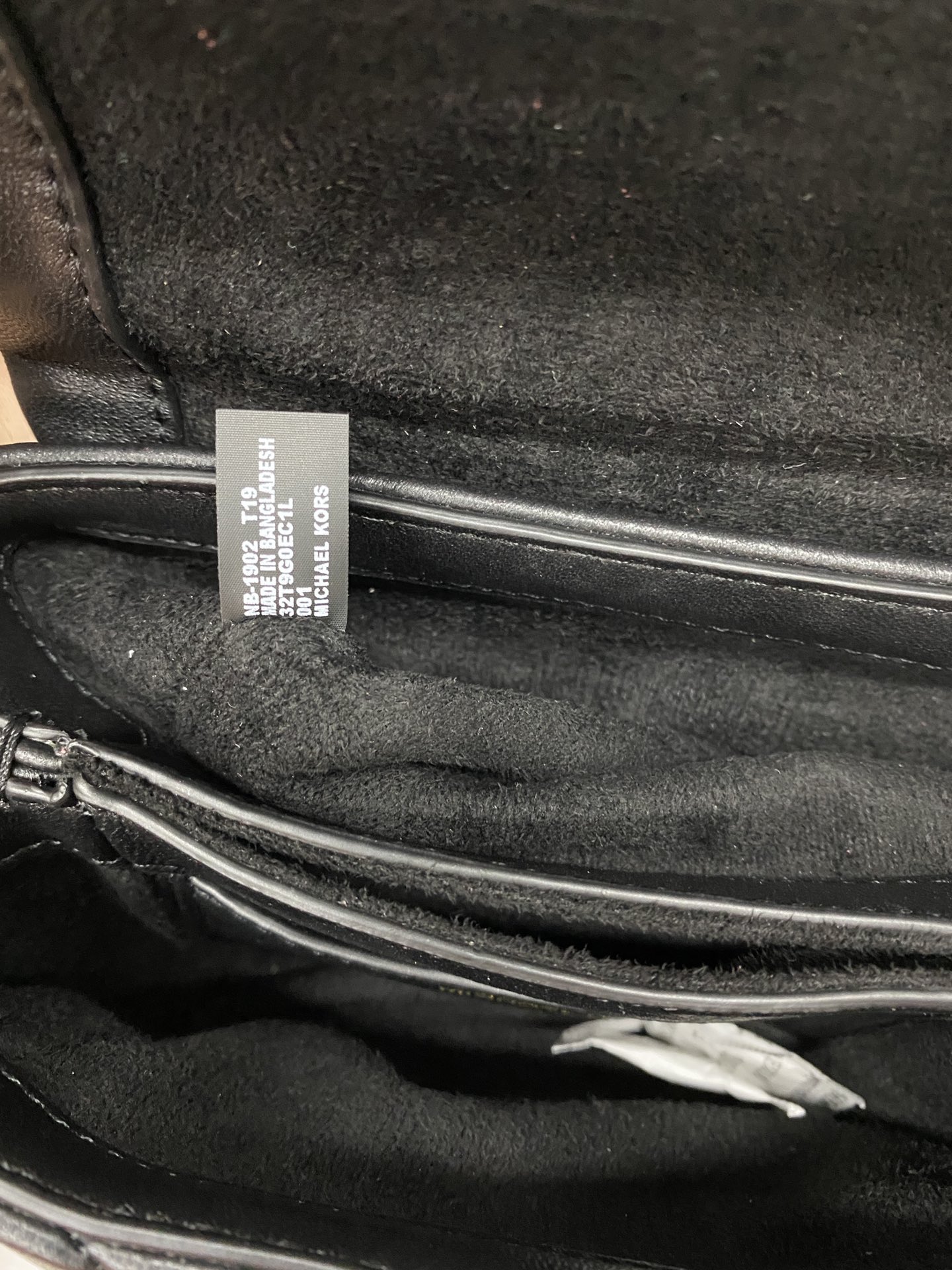Michael Kors ～mk cece羊‮绣皮‬花V型新款小号 小链条 长‮带肩‬斜挎单肩两用女士包 一个包