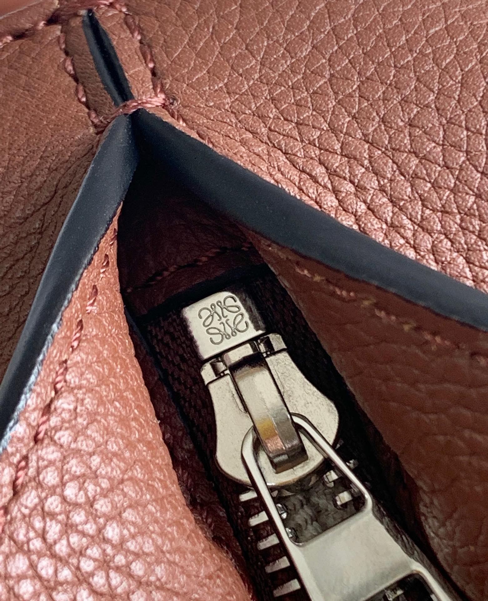 Loewe罗意威 Anton Backpack 焦糖色