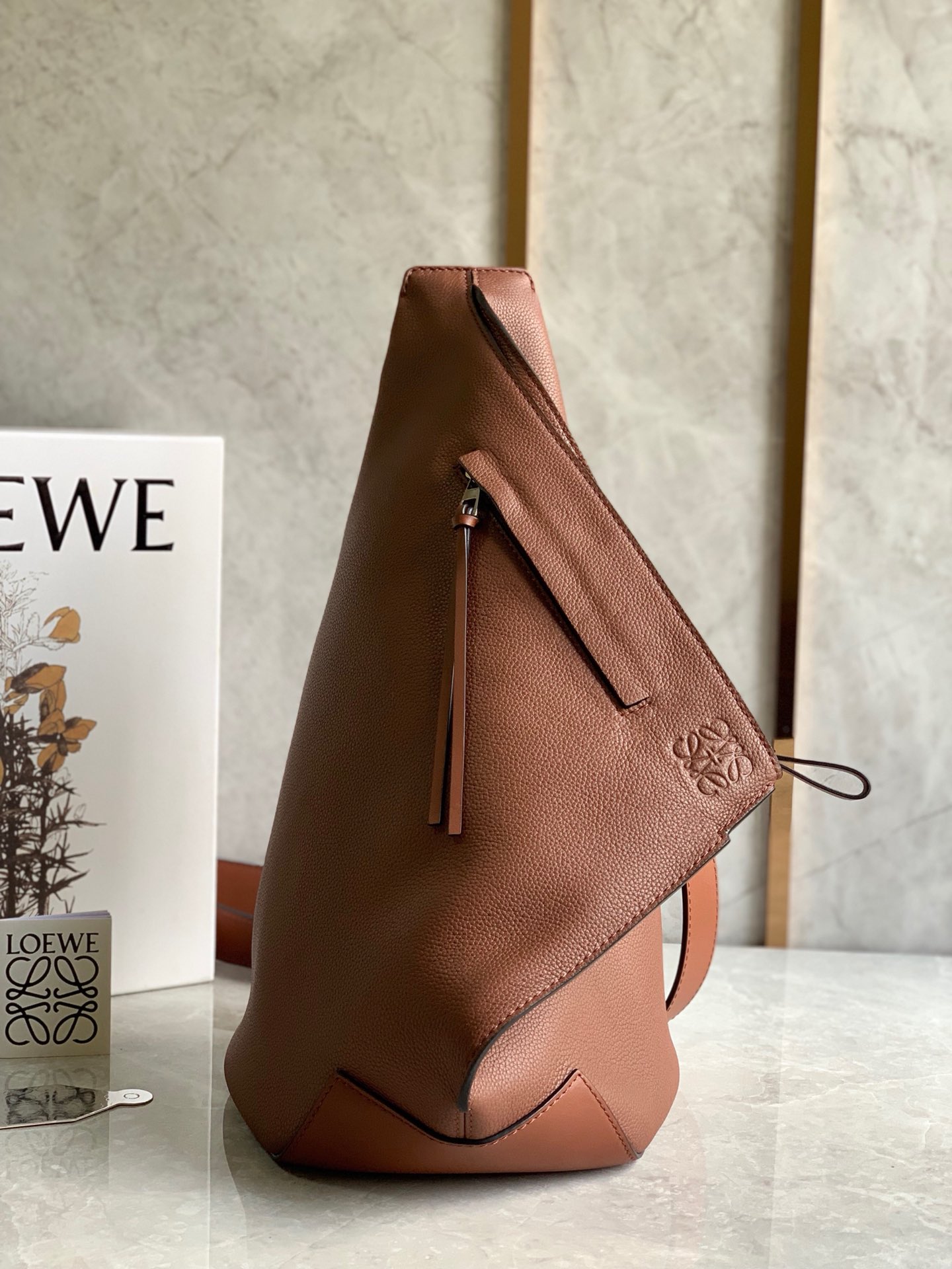 Loewe罗意威 Anton Backpack 焦糖色