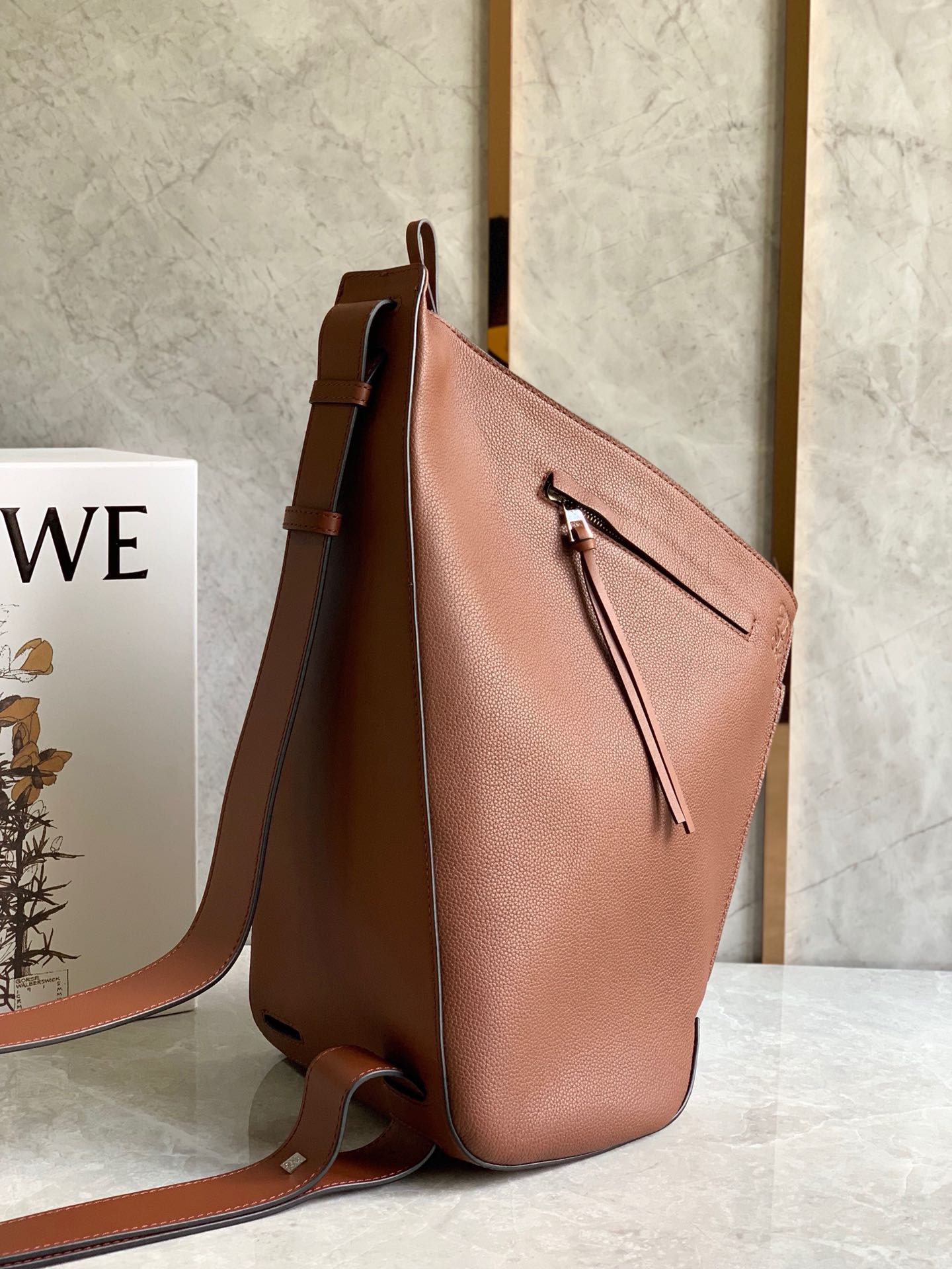 Loewe罗意威 Anton Backpack 焦糖色