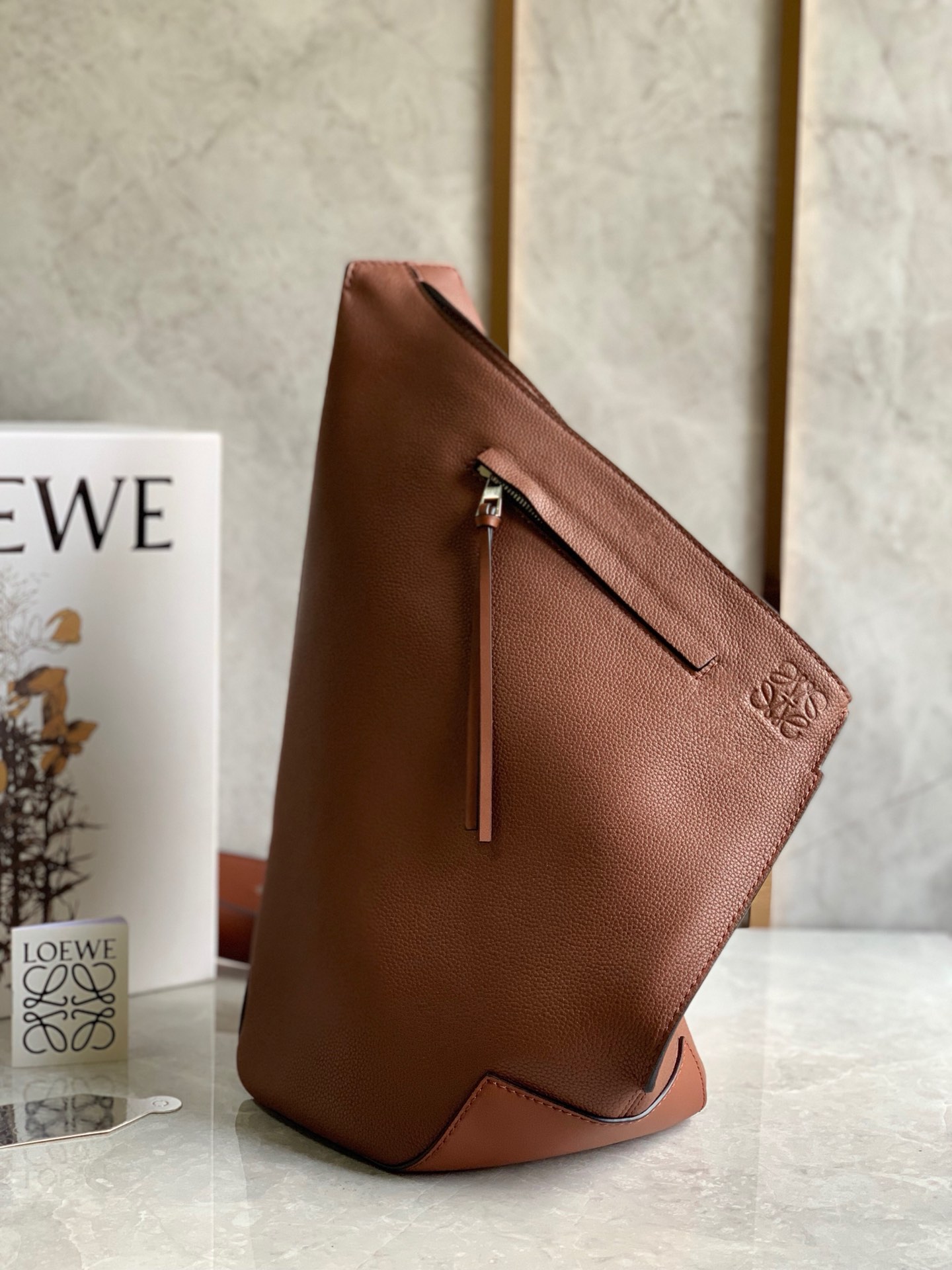 Loewe罗意威 Anton Backpack 焦糖色