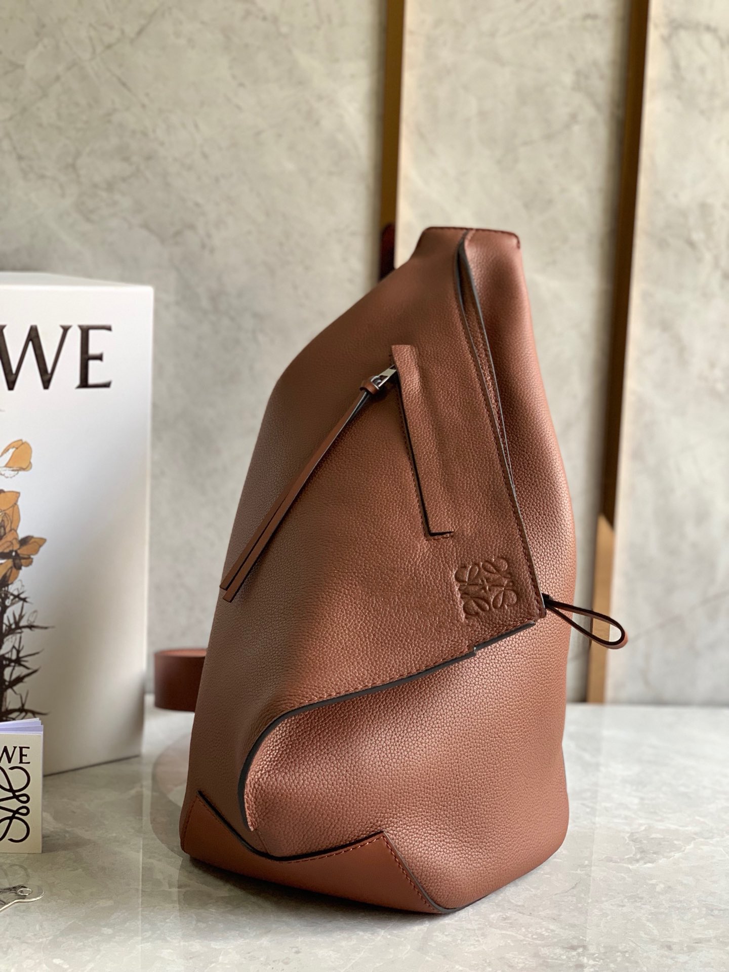 Loewe罗意威 Anton Backpack 焦糖色