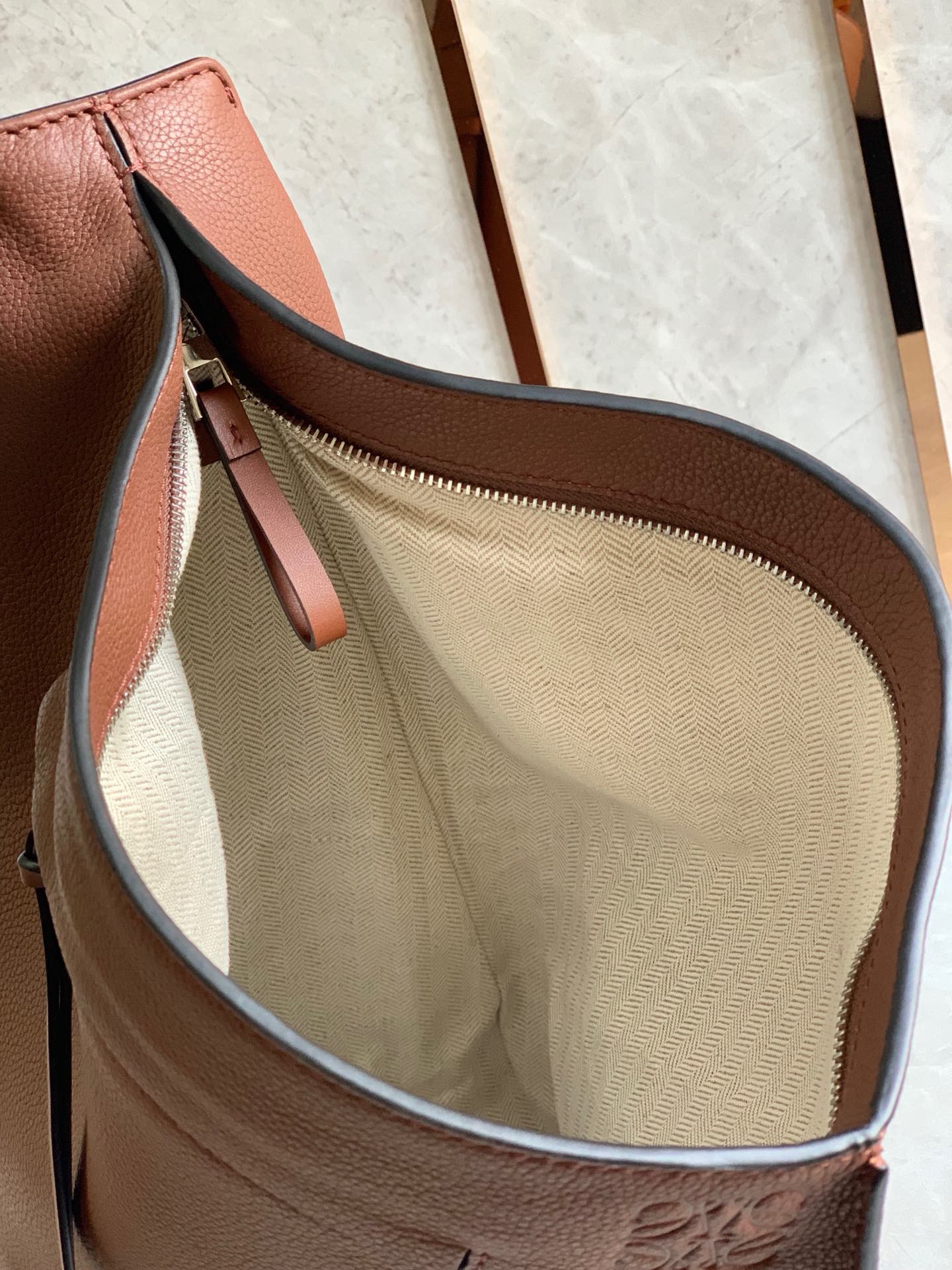 Loewe罗意威 Anton Backpack 焦糖色