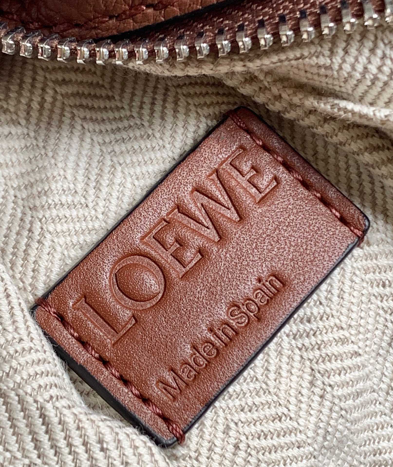 Loewe罗意威 Anton Backpack 焦糖色