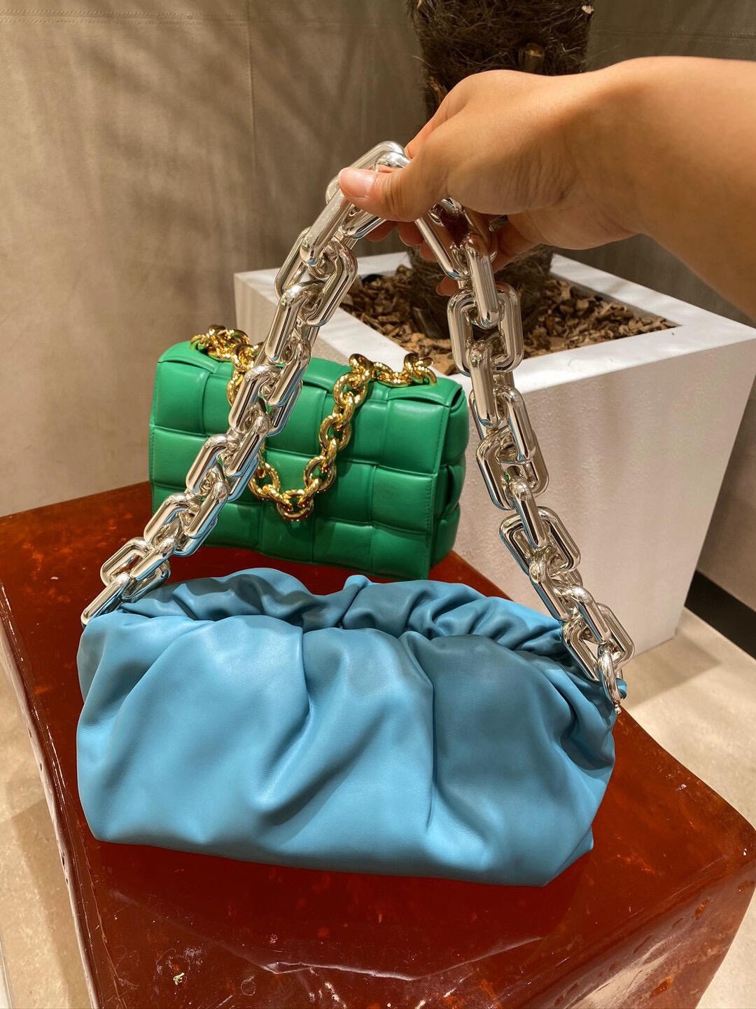 Bottega Veneta ๐๐๐ ๐พ๐๐ผ๐๐ ๐๐๐๐พ๐ 31CM BAG 620230ๆฒน็ป่/้ถ้พ