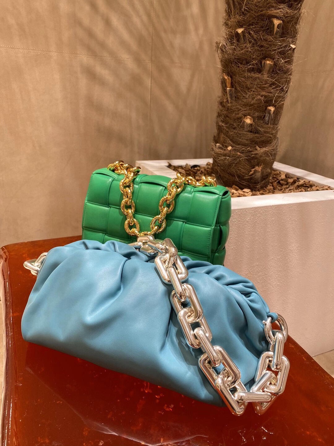 Bottega Veneta ๐๐๐ ๐พ๐๐ผ๐๐ ๐๐๐๐พ๐ 31CM BAG 620230ๆฒน็ป่/้ถ้พ