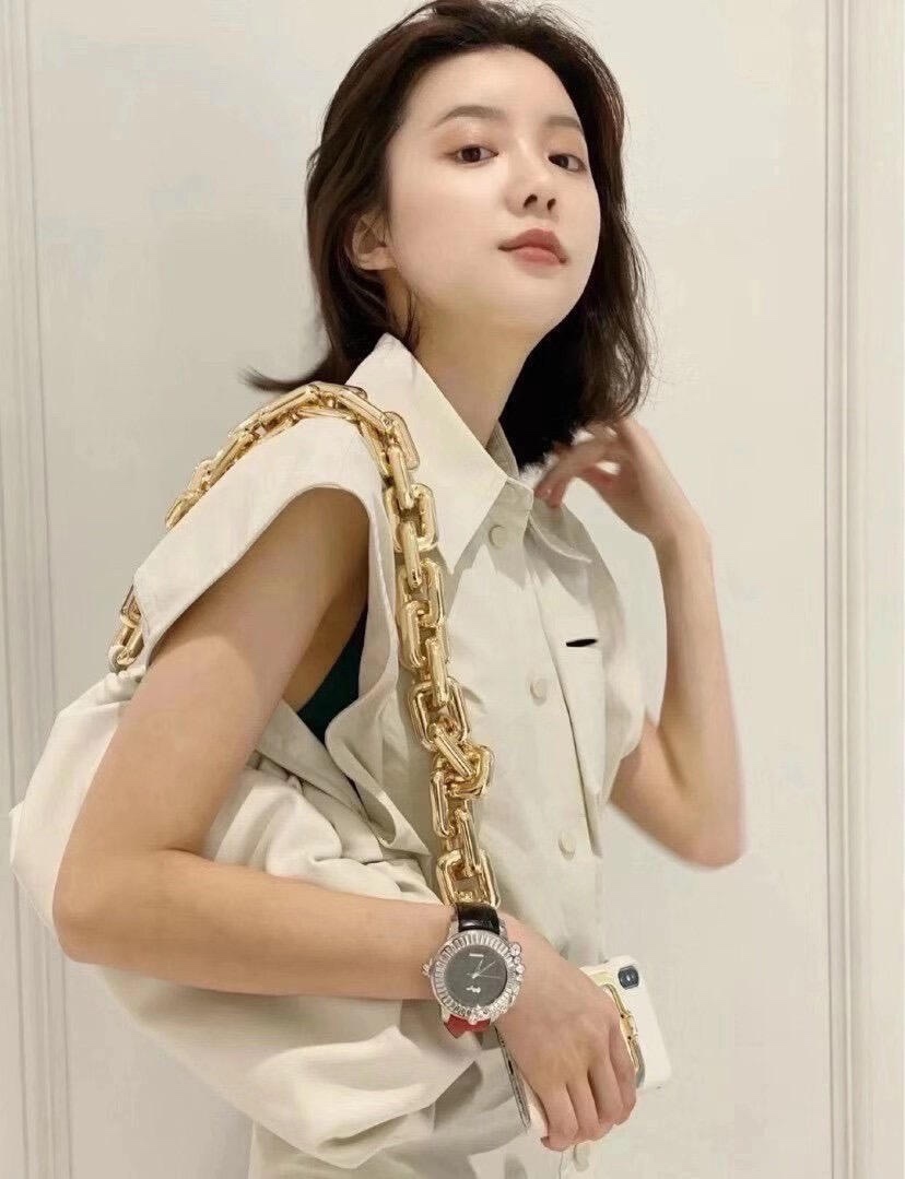 Bottega Veneta ๐๐๐ ๐พ๐๐ผ๐๐ ๐๐๐๐พ๐ 31CM BAG 620230็ฝ่ฒ/้้พ