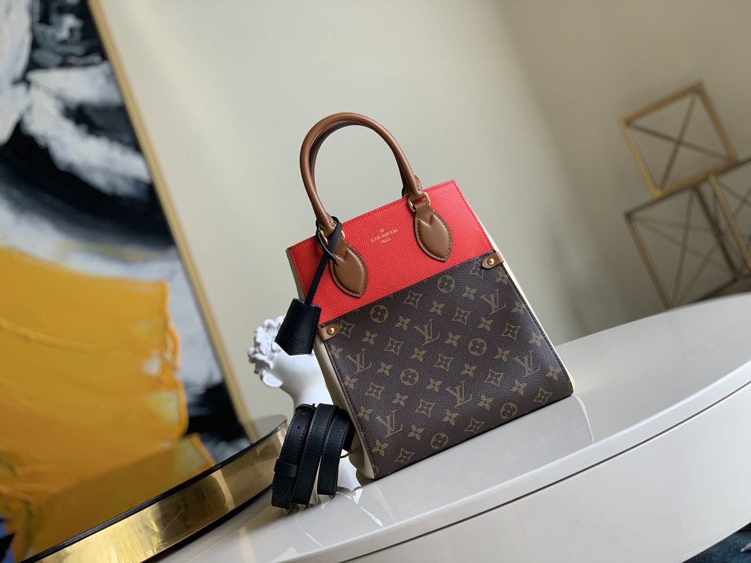 NO:396018,【Exclusive real photo M45409】FOLD TOTE medium handbag launches the new Fold Tote medium handbag in the fall, combining soft design and practical functions. Expand the folding leather lining to release capacity, wide leather shoulder straps and Toron handles to carry, elbow, shoulder or crossbody and other carry methods. Monogram canvas and calfskin cowhide microfiber lining metal hook buckle and D-ring opening and closing outer front patch pocket key bag is equipped with spring zipper inner pocket patch pocket shoulder straps removable, adjustable strap length minimum value 44.0 cm shoulder strap length maximum value 49.0 cm handle Dual handle size 23.0 x 28.0 x 19.0 cm xw.,LV [original leather],louis vuitton,cowhide19860909【独家实拍M45409】FOLD TOTE 中号手袋 于 秋季推出全新 Fold Tote 中号手袋,将柔美设计与实用功能兼收并蓄.展开折叠式皮革衬料即可释放容量,宽幅皮革肩带和 Toron 手柄实现手提、肘挎、肩背或斜挎等背携方式.Monogram 帆布和小牛皮牛皮饰边超细纤维内衬金属件钩扣和 D 形环开合外侧前贴袋钥匙包配有弹簧拉链内袋内贴袋肩带可拆卸,可调肩带长度最小值44.0 厘米肩带长度最大值49.0 厘米手柄双手柄尺寸23.0 x 28.0 x 19.0 厘米 xw.,LV【原厂皮】,louis vuitton,cowhide,Bag