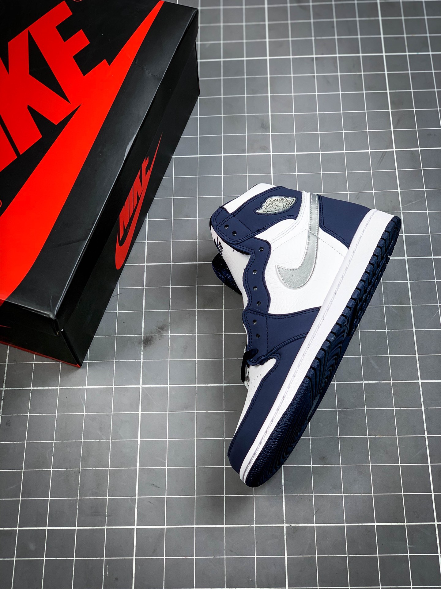 290 公司级乔丹/Air JordanAJ1 aj1 乔丹1代 乔1 乔丹1代高帮系列 Air Jordan 1 “Midnight Navy”  货号：DC1788-100 412