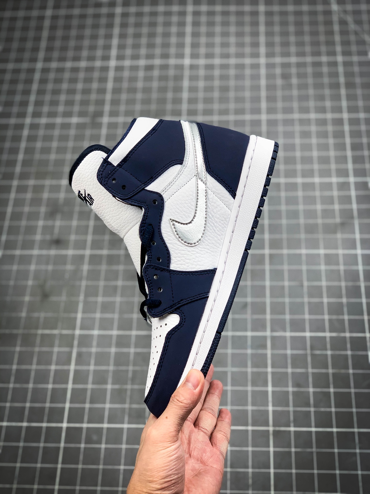 290 公司级乔丹/Air JordanAJ1 aj1 乔丹1代 乔1 乔丹1代高帮系列 Air Jordan 1 “Midnight Navy”  货号：DC1788-100 412
