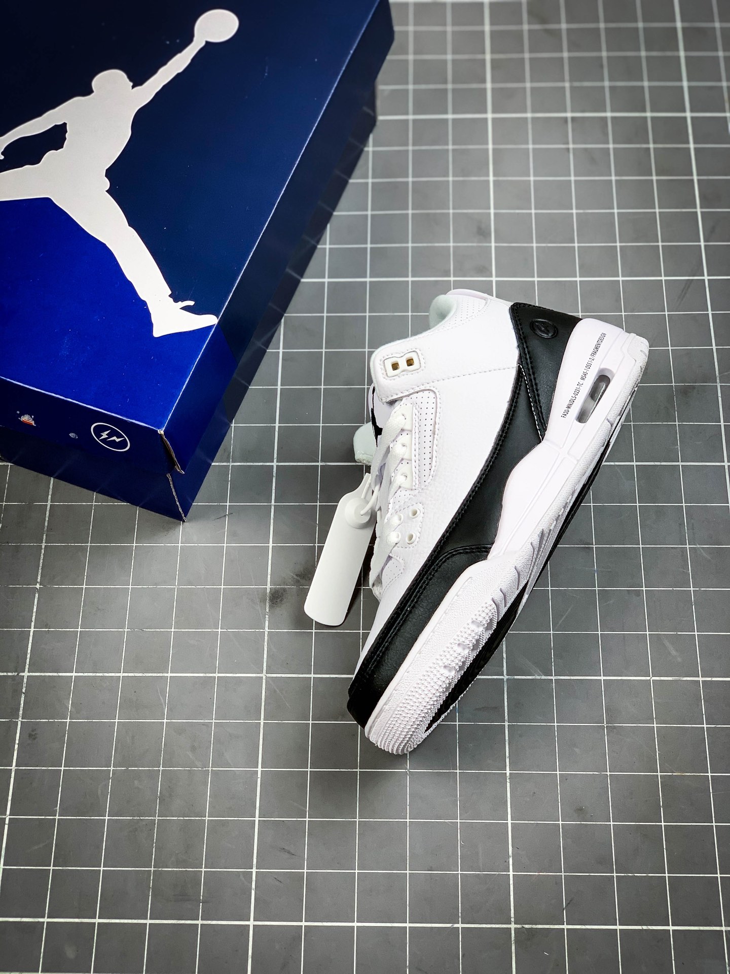 330 纯原版本Fragment Design x Air Jordan 3 AJ3 乔3 藤原浩 闪电联名 货号：DA3595-100 611