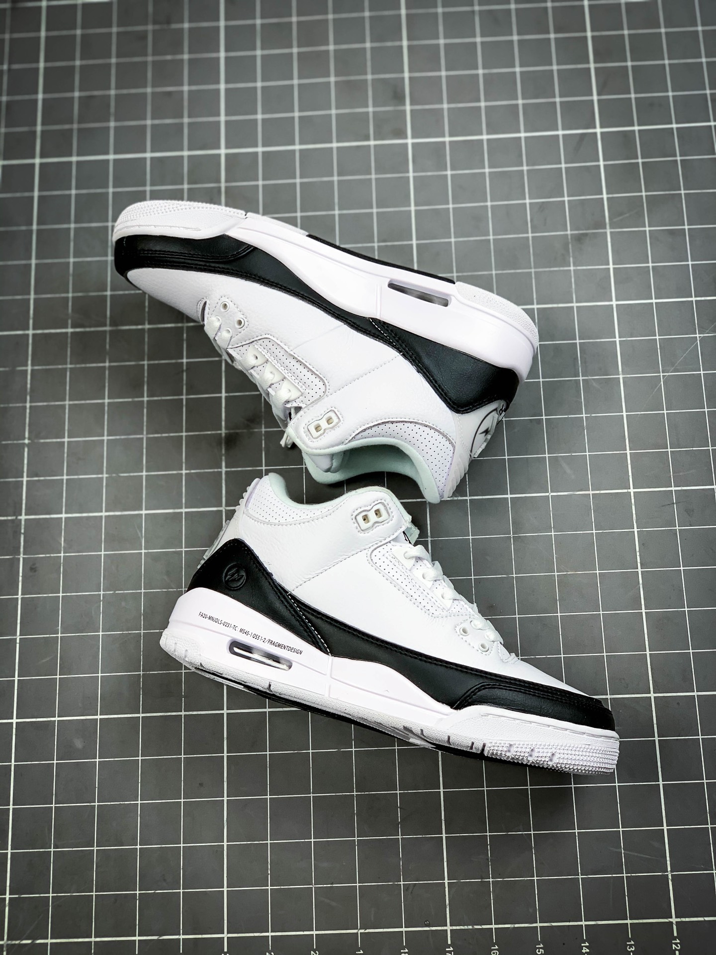 330 纯原版本Fragment Design x Air Jordan 3 AJ3 乔3 藤原浩 闪电联名 货号：DA3595-100 611