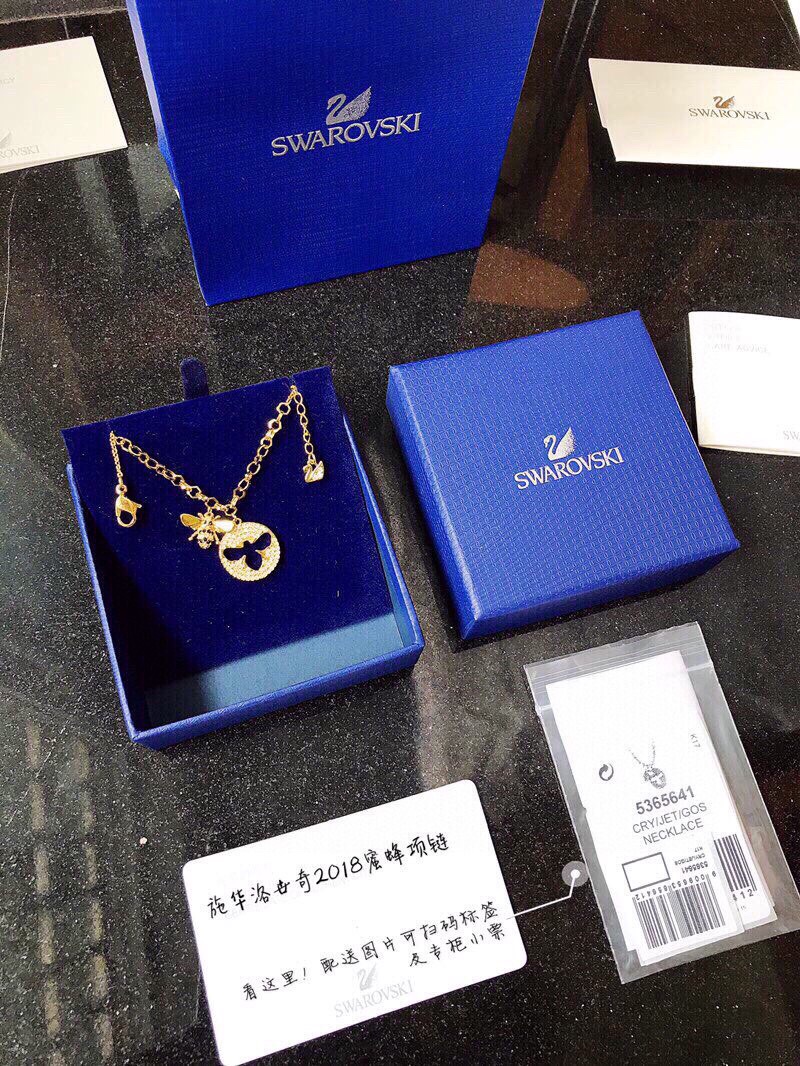 批90
👍代购级别c私人定制💎配送图片可扫码标签及专柜小票🉐正品开模，施华洛小蜜蜂系列蜢呱非常貌美有点Dior、 Gucci的感觉，后来听说换了Gucc的|设计师、难怪。磁性接口，非常牢固，又超级百搭，真的是春夏！必备，推荐给各位童鞋。项链