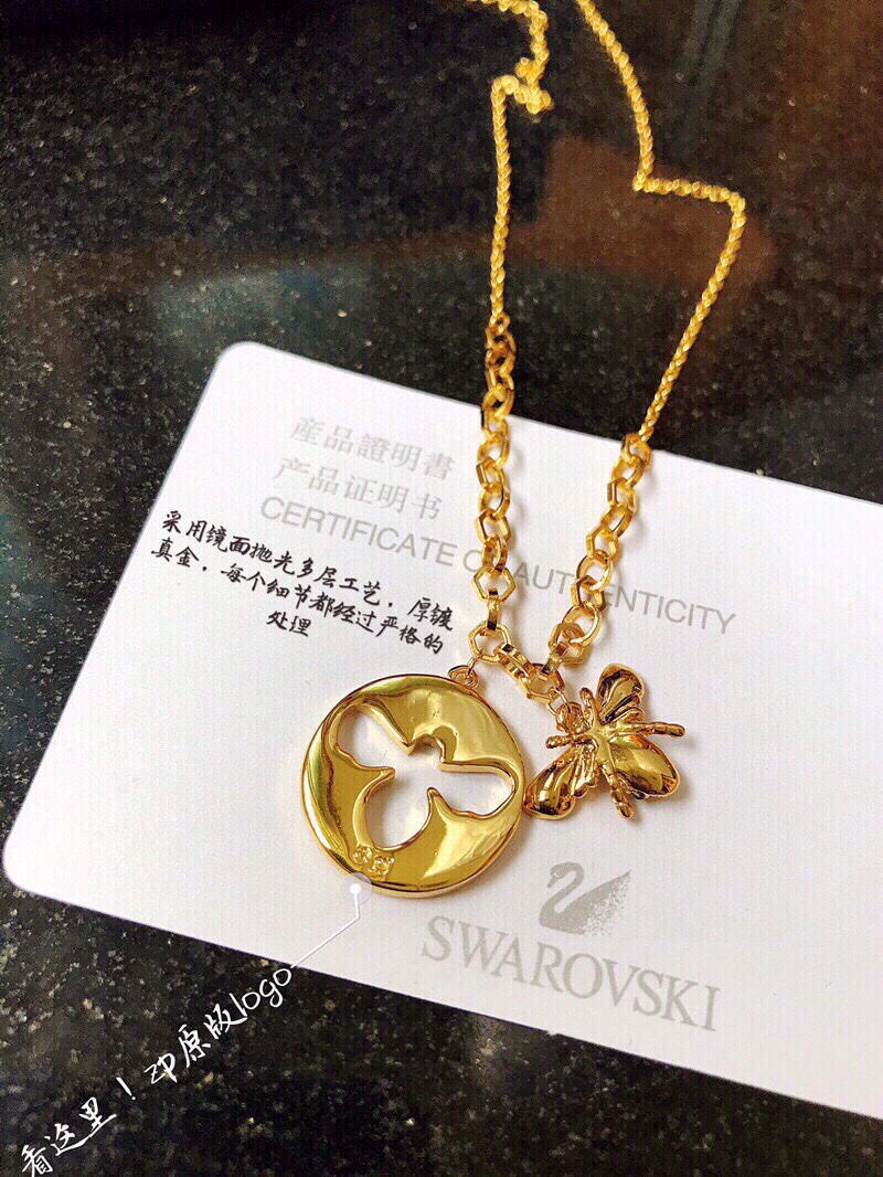 批90
👍代购级别c私人定制💎配送图片可扫码标签及专柜小票🉐正品开模，施华洛小蜜蜂系列蜢呱非常貌美有点Dior、 Gucci的感觉，后来听说换了Gucc的|设计师、难怪。磁性接口，非常牢固，又超级百搭，真的是春夏！必备，推荐给各位童鞋。项链