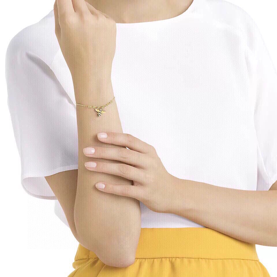 批85
代购级别 👍👏👏施华洛世奇 SWA REMIX COLLECTION 原厂出货 蜜蜂手链女手镯 礼物送女友 采用进口合金材质 配有专柜扫码标签和发票🌹🌹